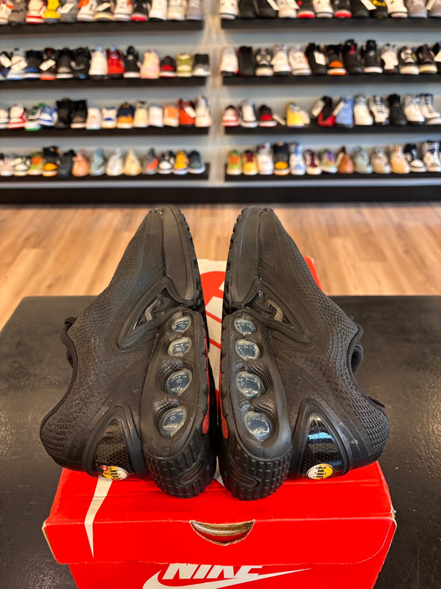Nike Air Max DN8 Black Size 9.5 Pre-Owned