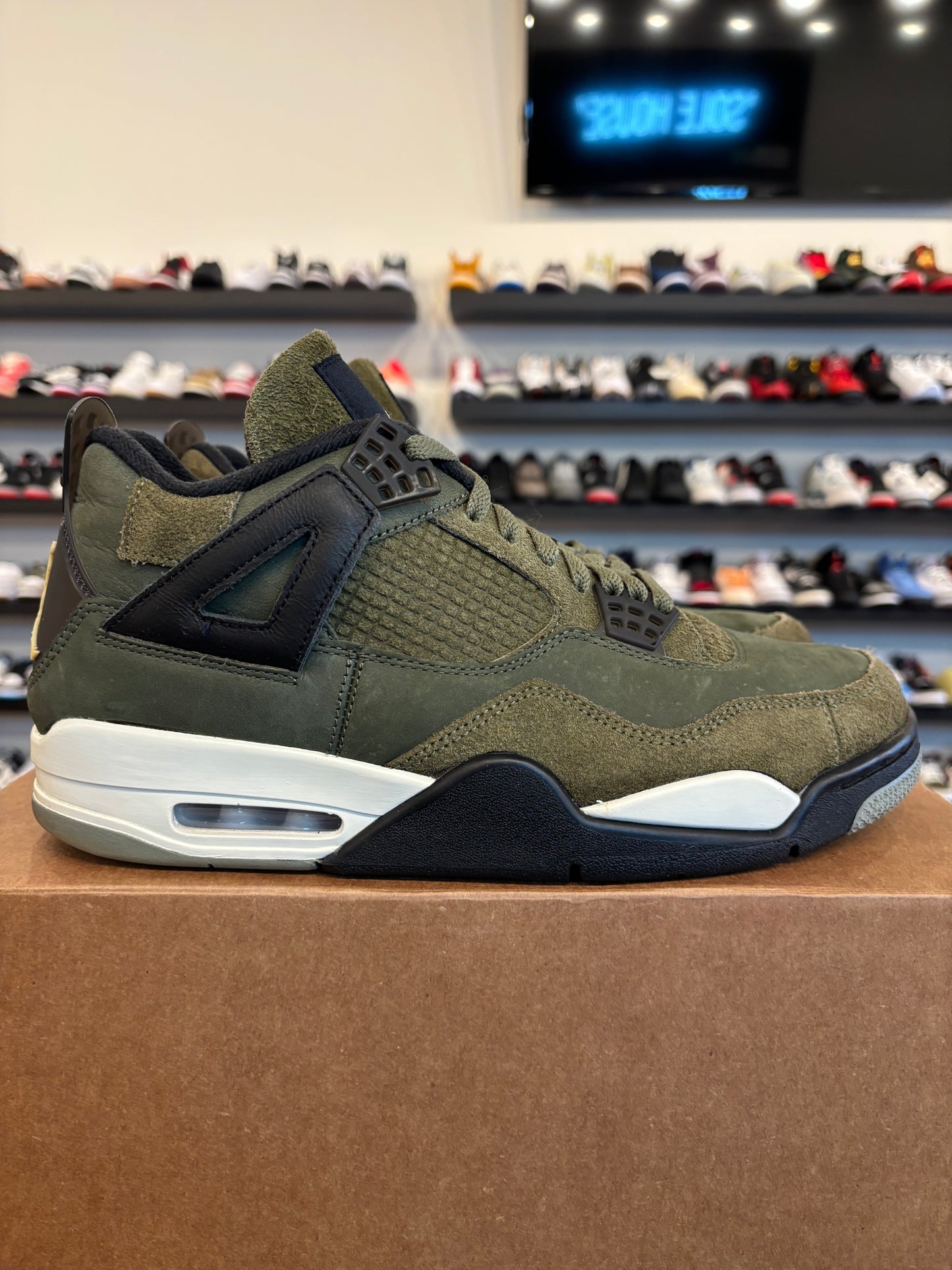 Jordan 4 Craft Olive Size 10 Pre-Owned (No Box)