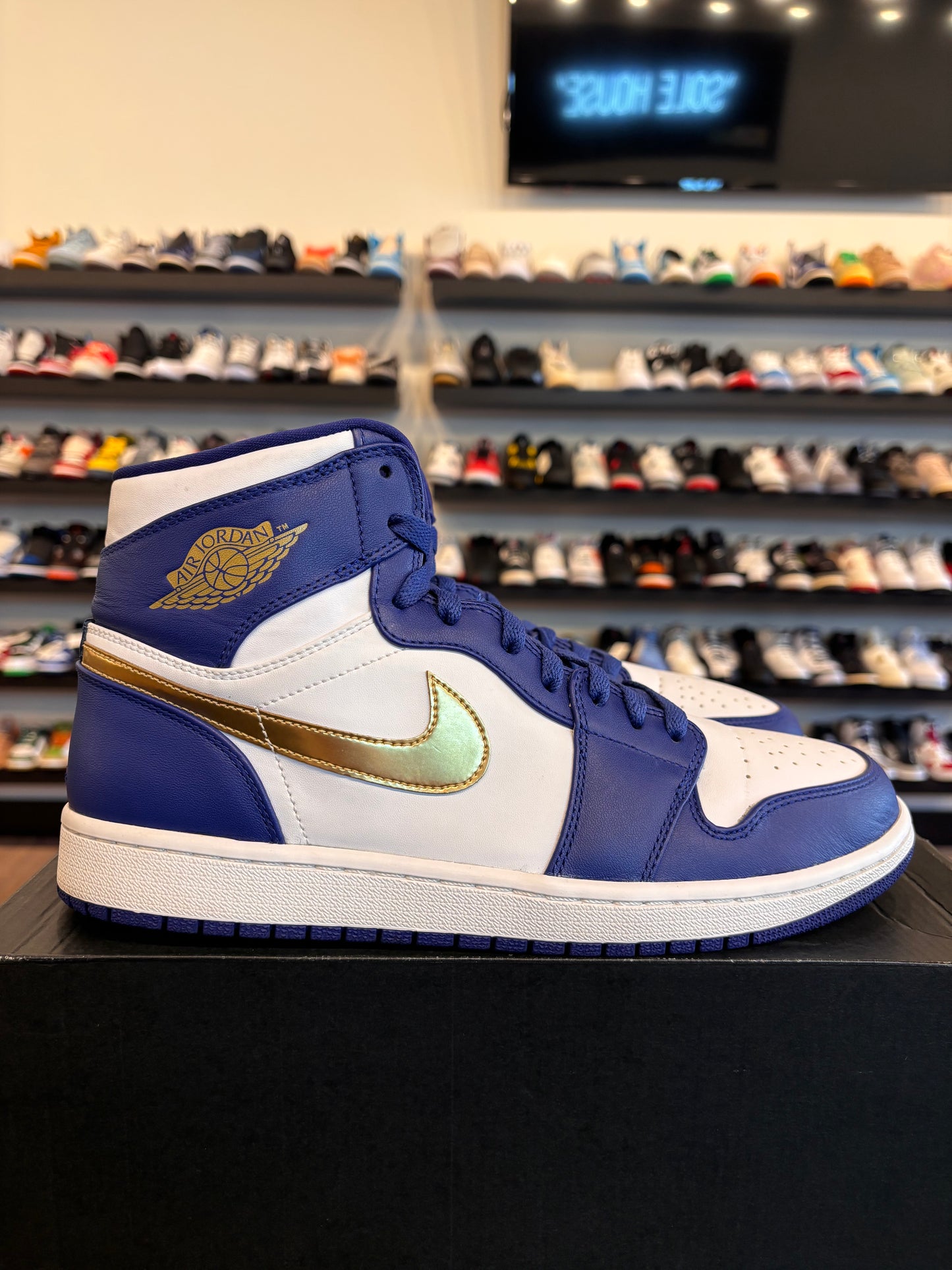 Jordan 1 Gold Medal Size 11 Pre-Owned