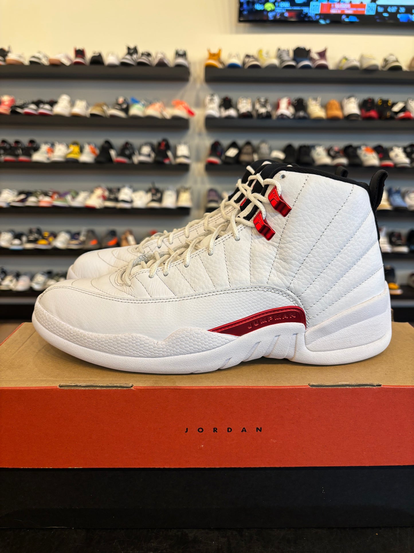 Jordan 12 Twist Size 9 Pre-Owned