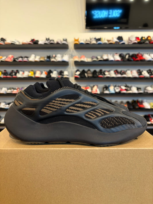Yeezy 700 Clay Brown Size 10 Pre-Owned