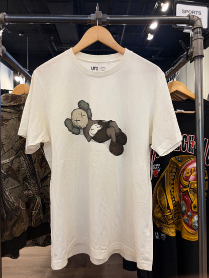 Uniqlo Kaws White Tee Size Large Pre-Owned