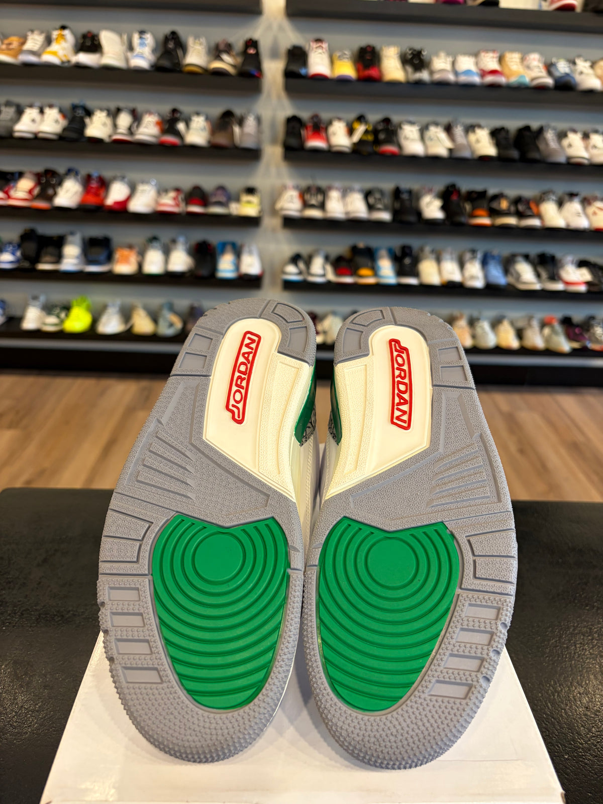 Jordan 3 Lucky Green Size 6.5Y (8W) Pre-Owned