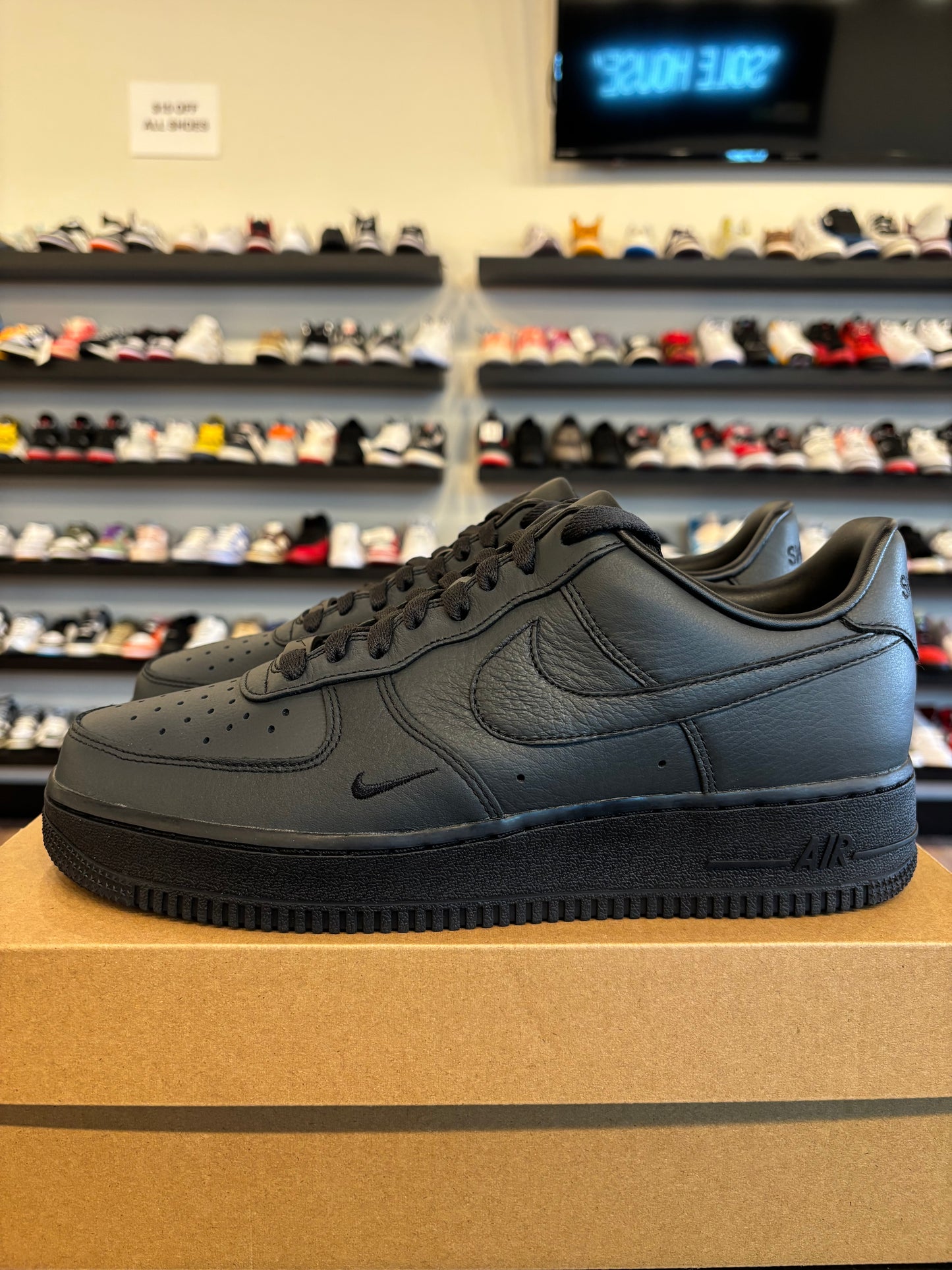 Nike Air Force 1 Low Black SWOOSH Size 9 Brand New