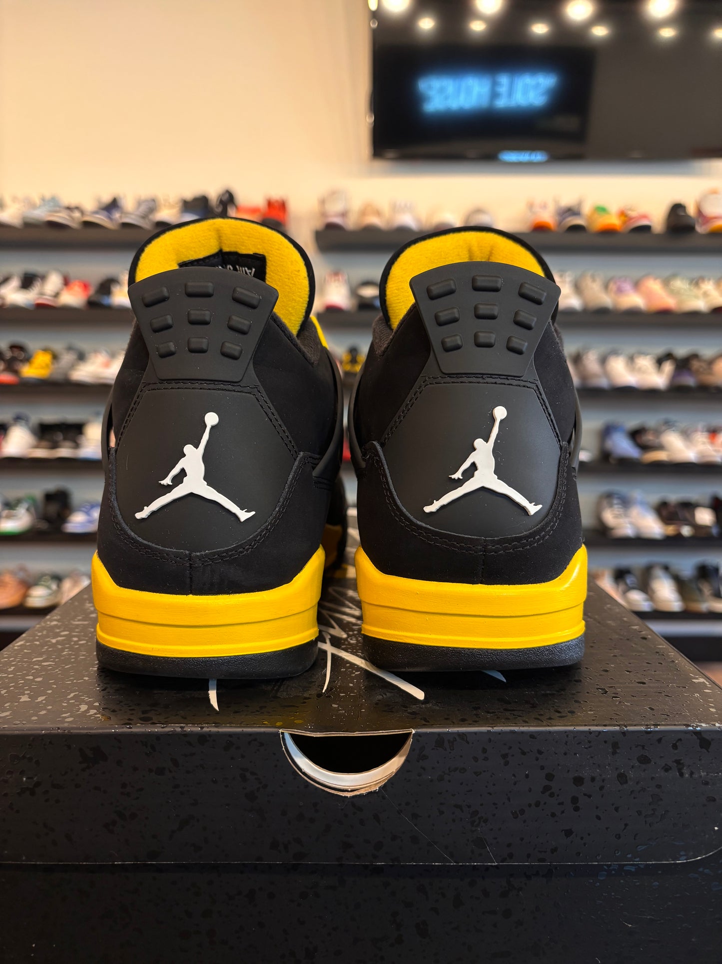 Jordan 4 Yellow Thunder Size 11.5 Pre-Owned