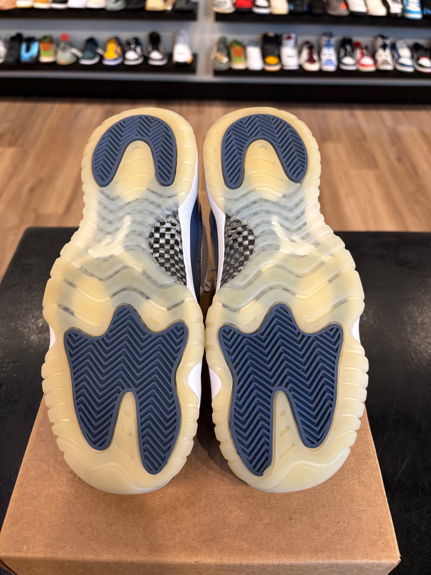 Jordan 11 Low Diffused Blue Size 6Y (7.5W) Pre-Owned (No Box)