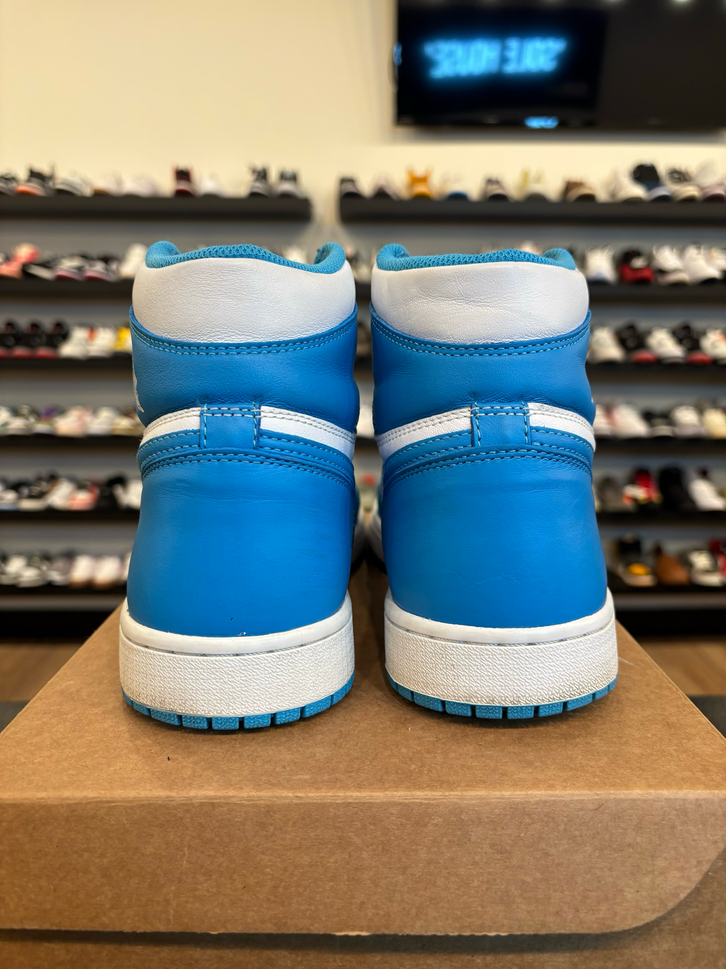 Jordan 1 UNC 2015 Size 10.5 Pre-Owned (No Box)