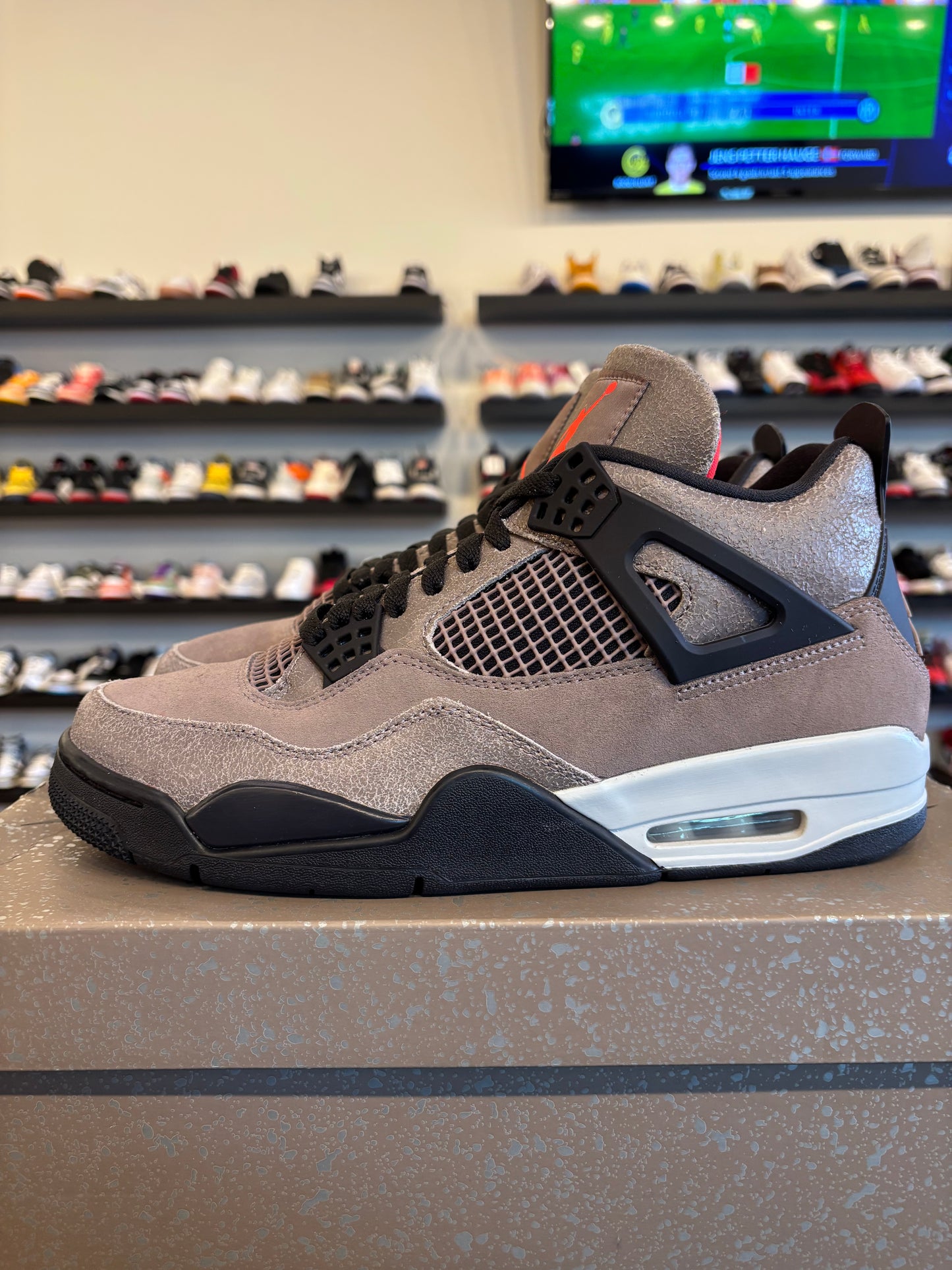 Jordan 4 Taupe Haze Size 10 Pre-Owned