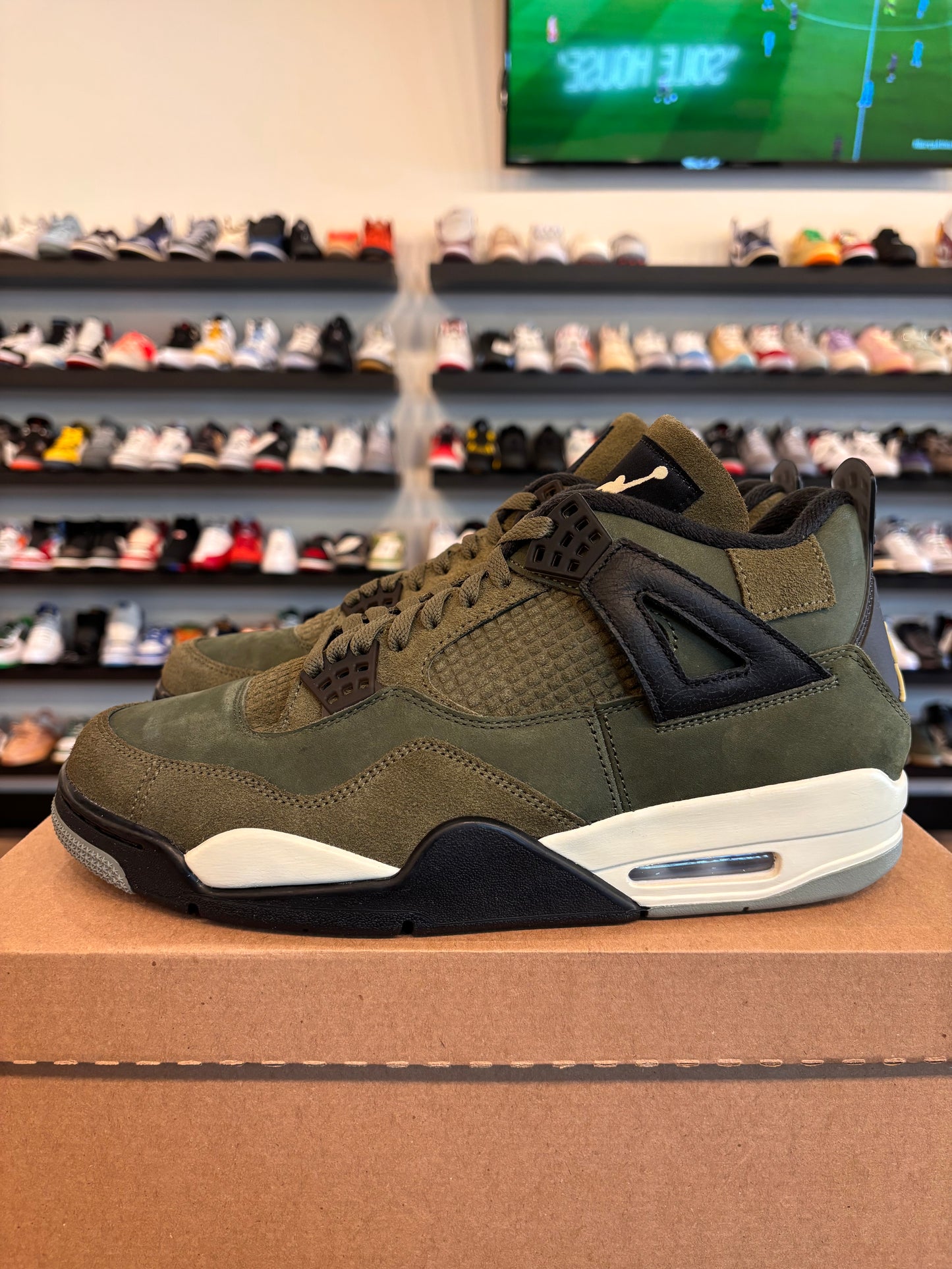 Jordan 4 Craft Olive Size 10.5 Pre-Owned (No Box)