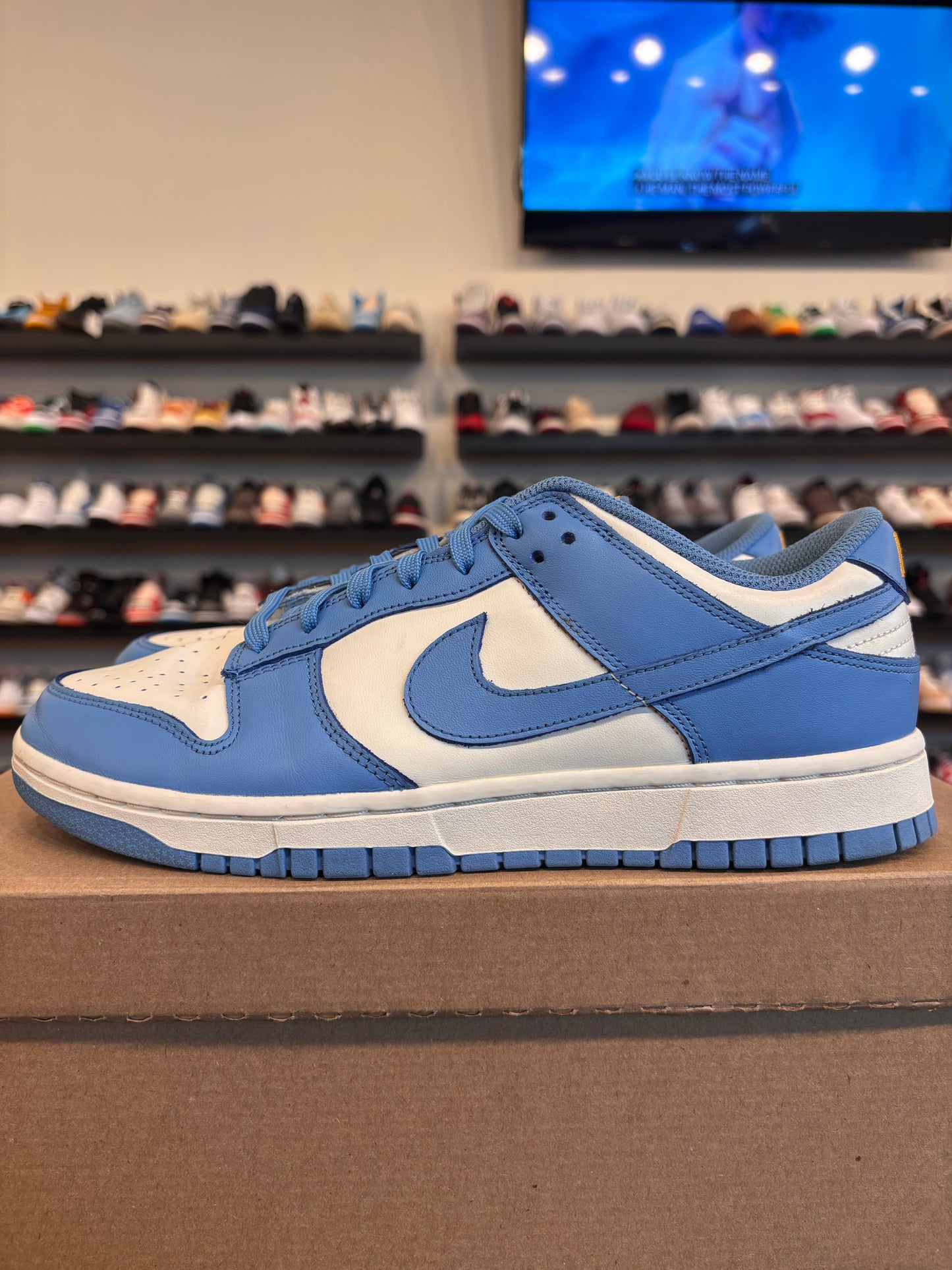 Nike Dunk Low UNC Size 9 Pre-Owned (No Box)