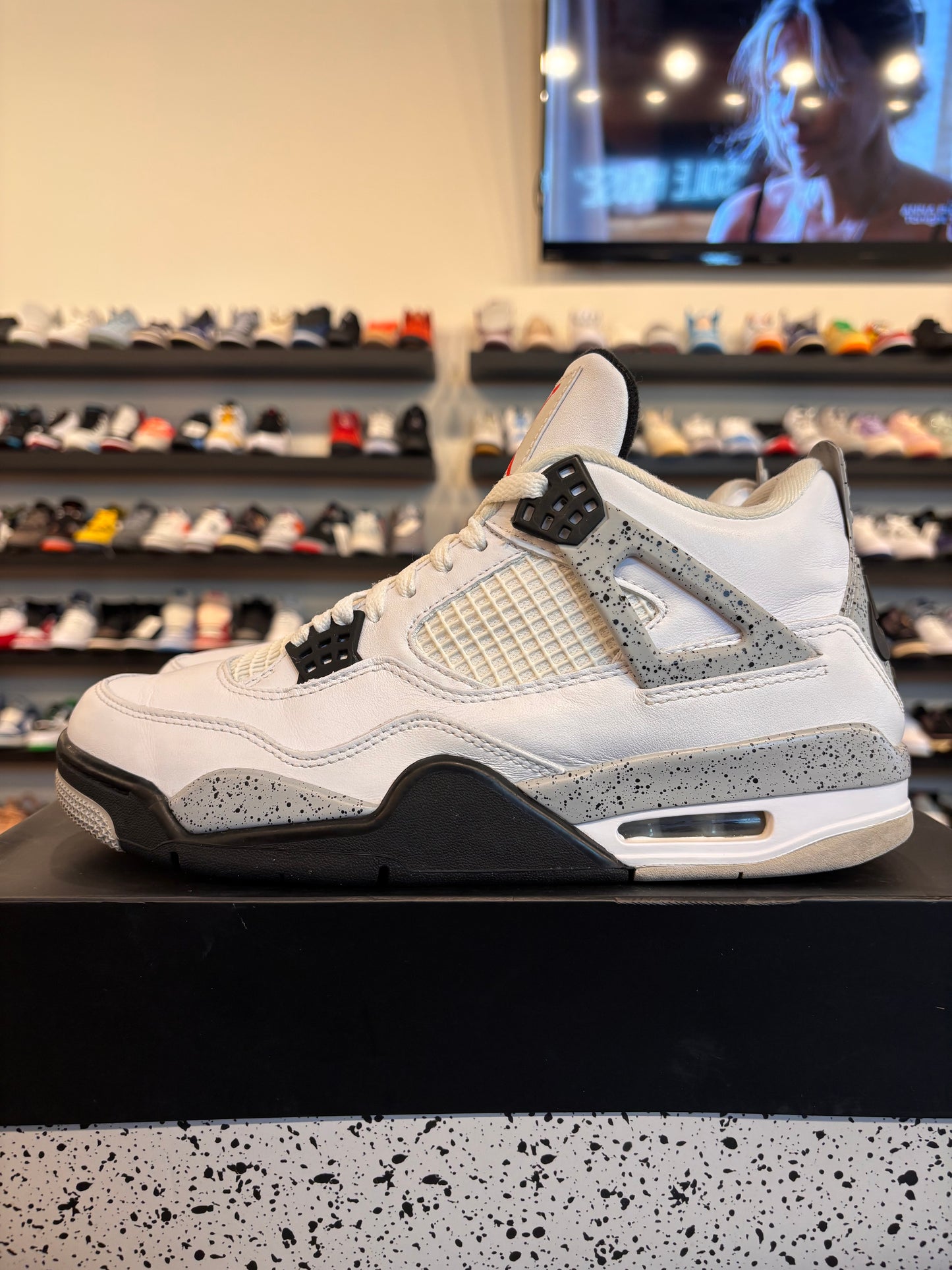 Jordan 4 White Cement 2016 Size 9.5 Pre-Owned