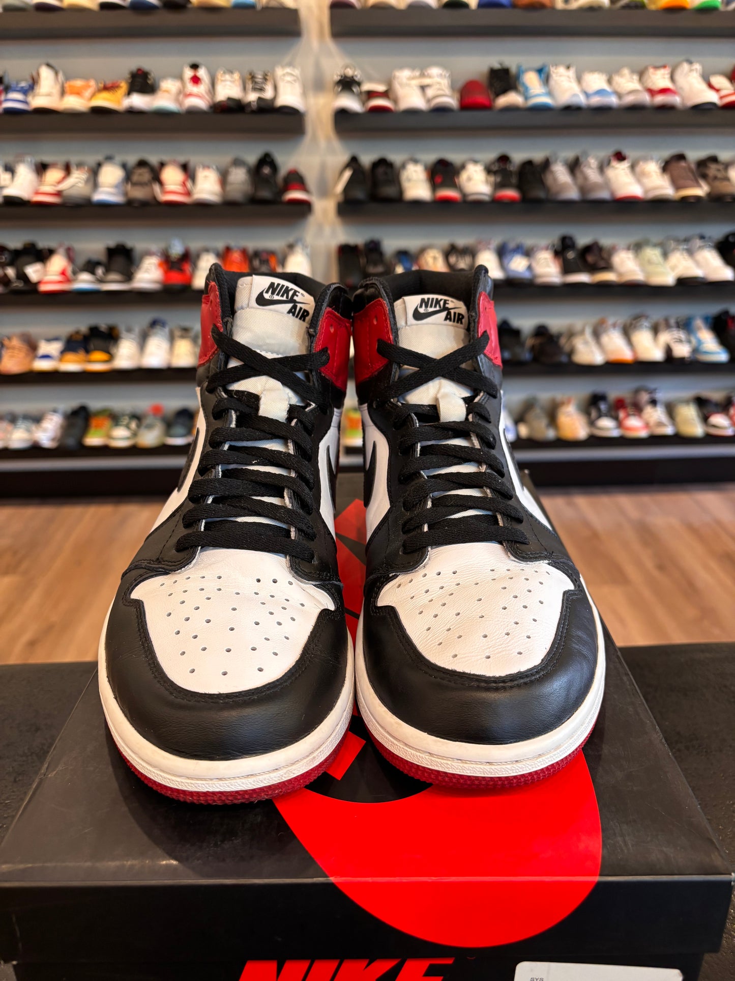 Jordan 1 Black Toe 2016 Size 11.5 Pre-Owned