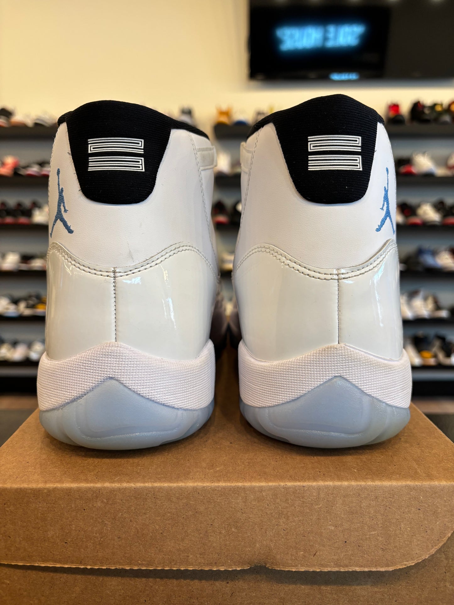 Jordan 11 Legend Blue Size 13 Pre-Owned (No Box)