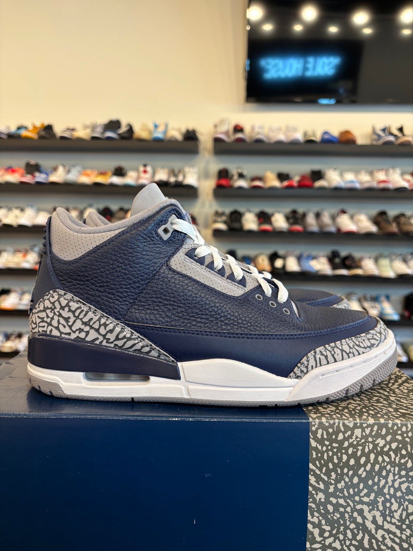 Jordan 3 Georgetown Size 9 Pre-Owned