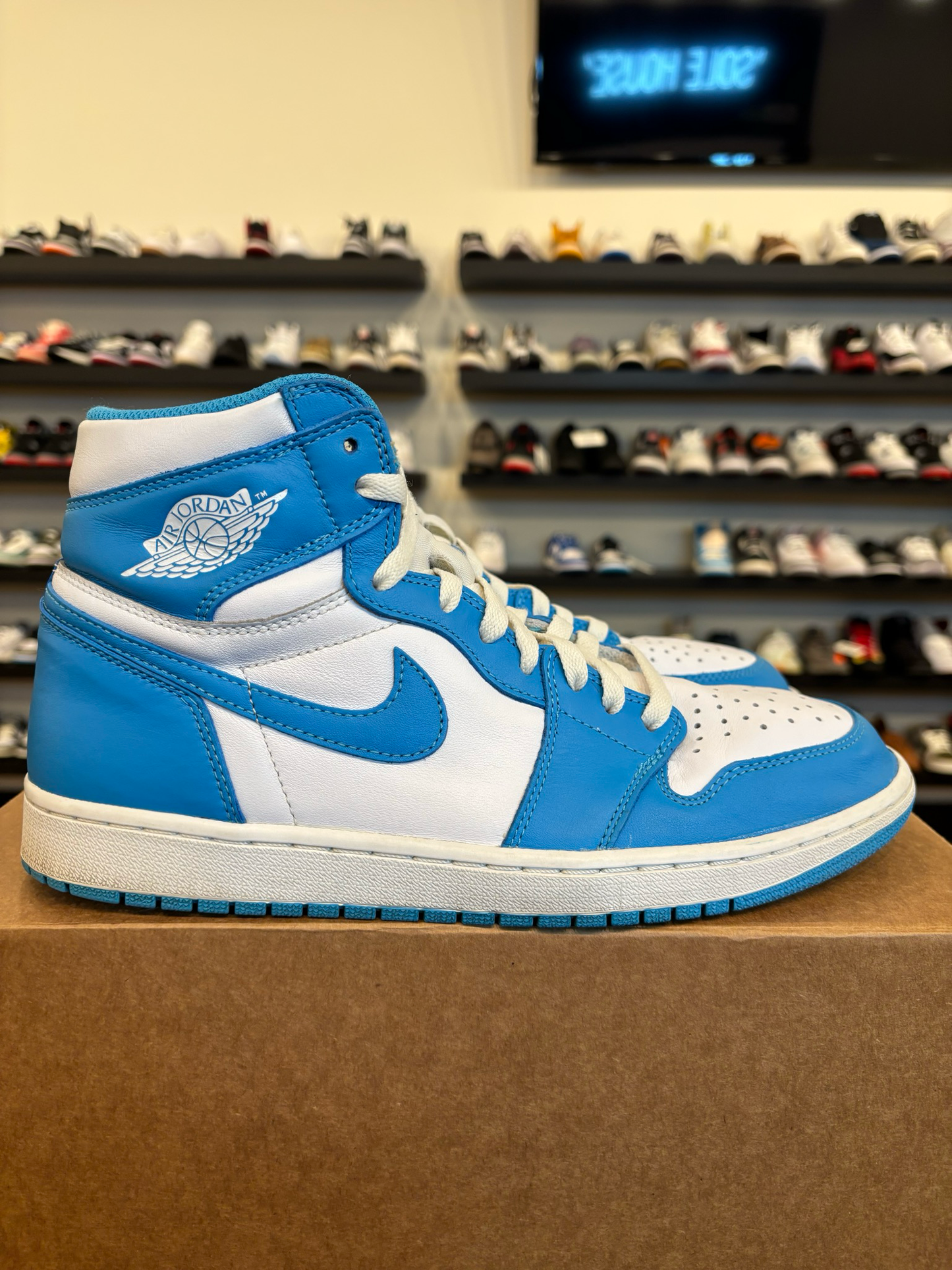 Jordan 1 UNC 2015 Size 10.5 Pre-Owned (No Box)