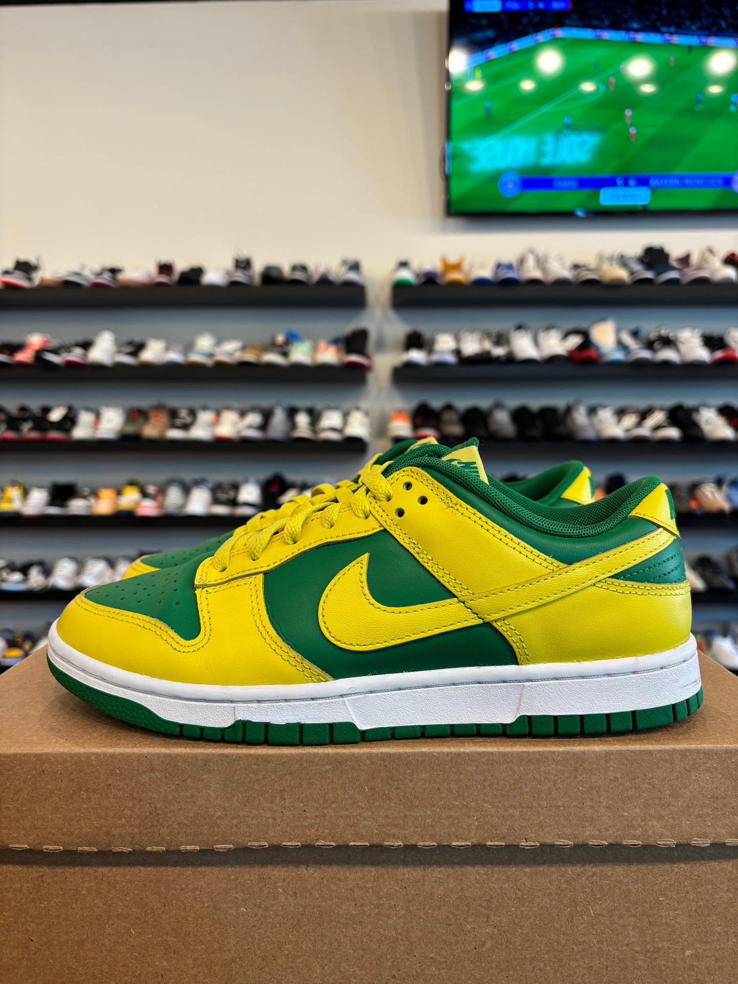 Nike Dunk Low Reverse Brazil Size 8 Pre-Owned (No Box)