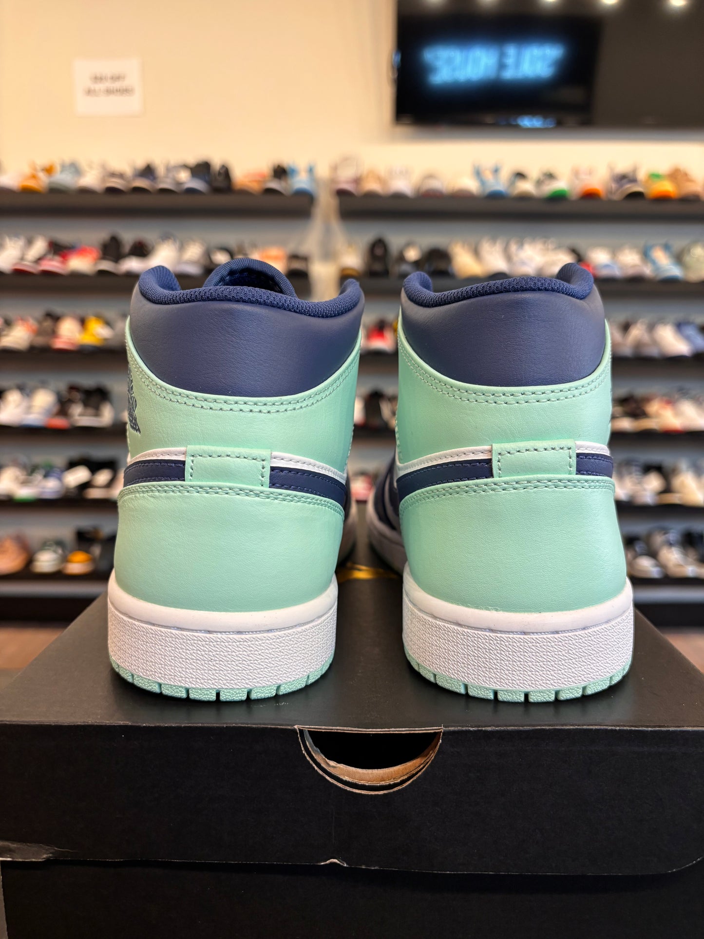 Jordan 1 Mid Mystic Navy Mint Size 8 Brand New