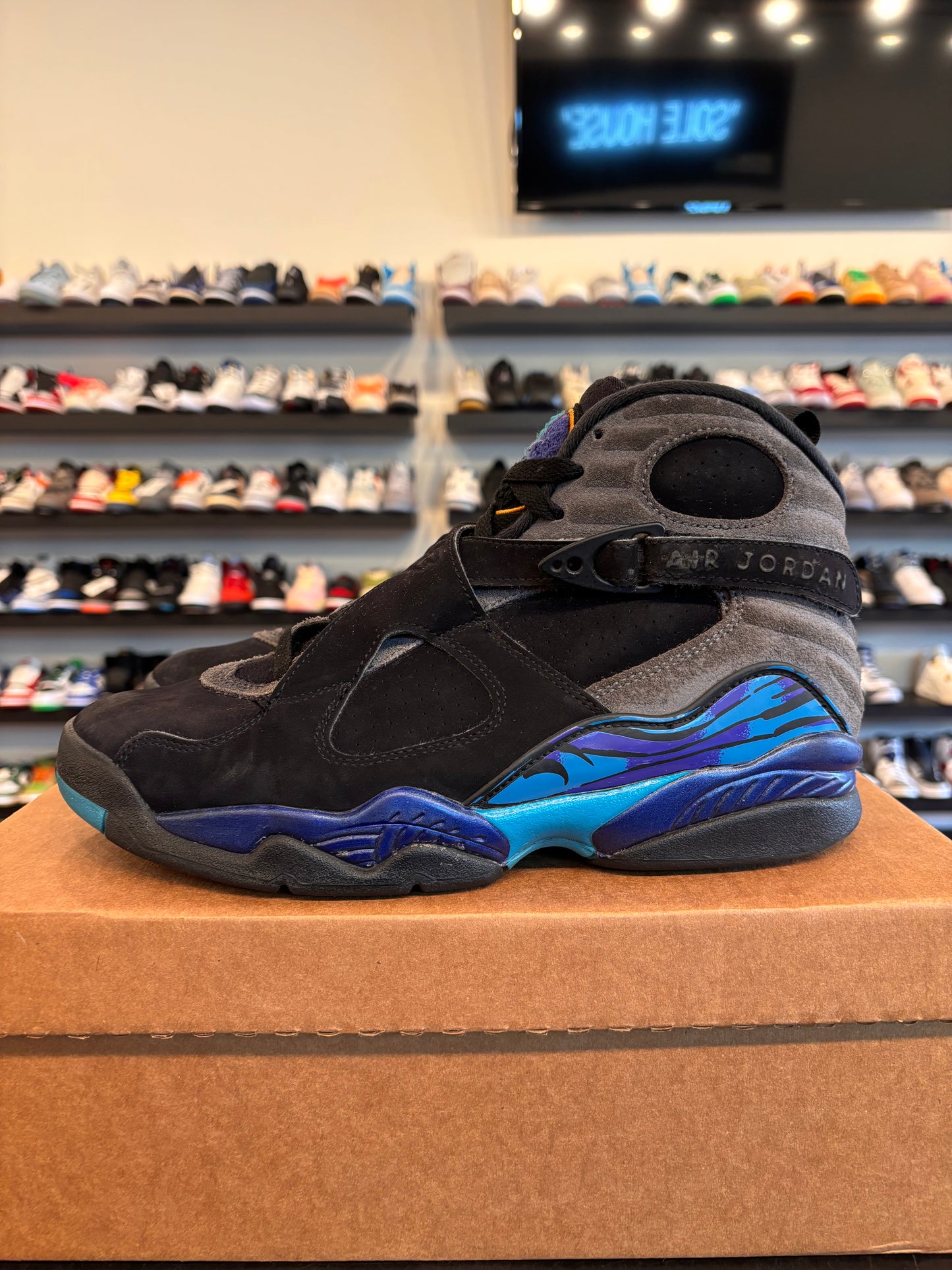 Jordan 8 Aqua 2025 Size 8.5 Pre-Owned (No Box)