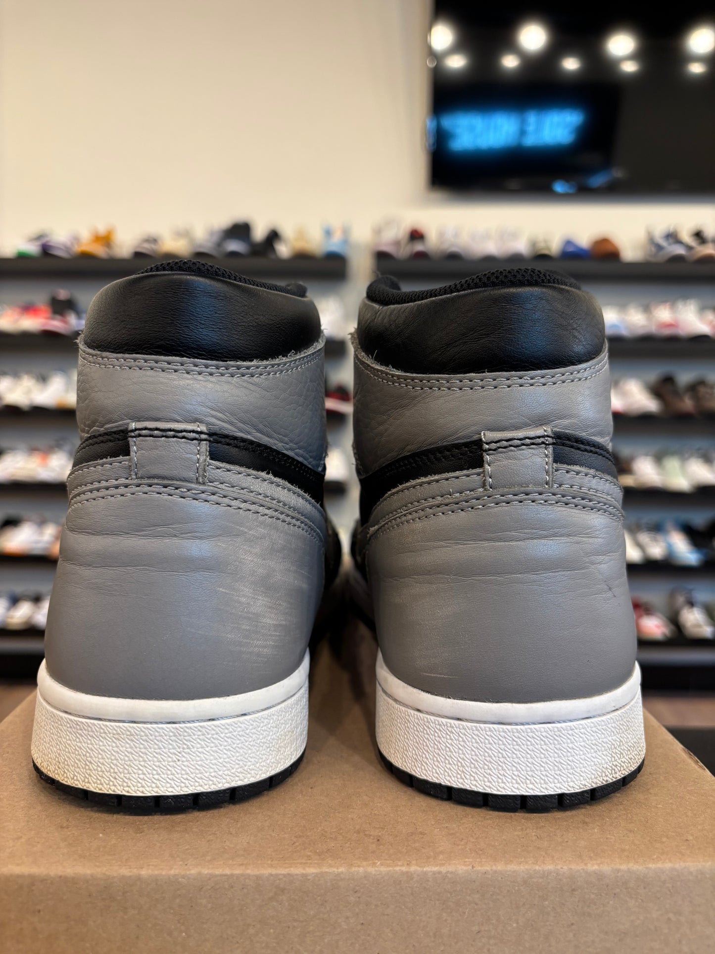 Jordan 1 Shadow 2018 Size 11 Pre-Owned (No Box)