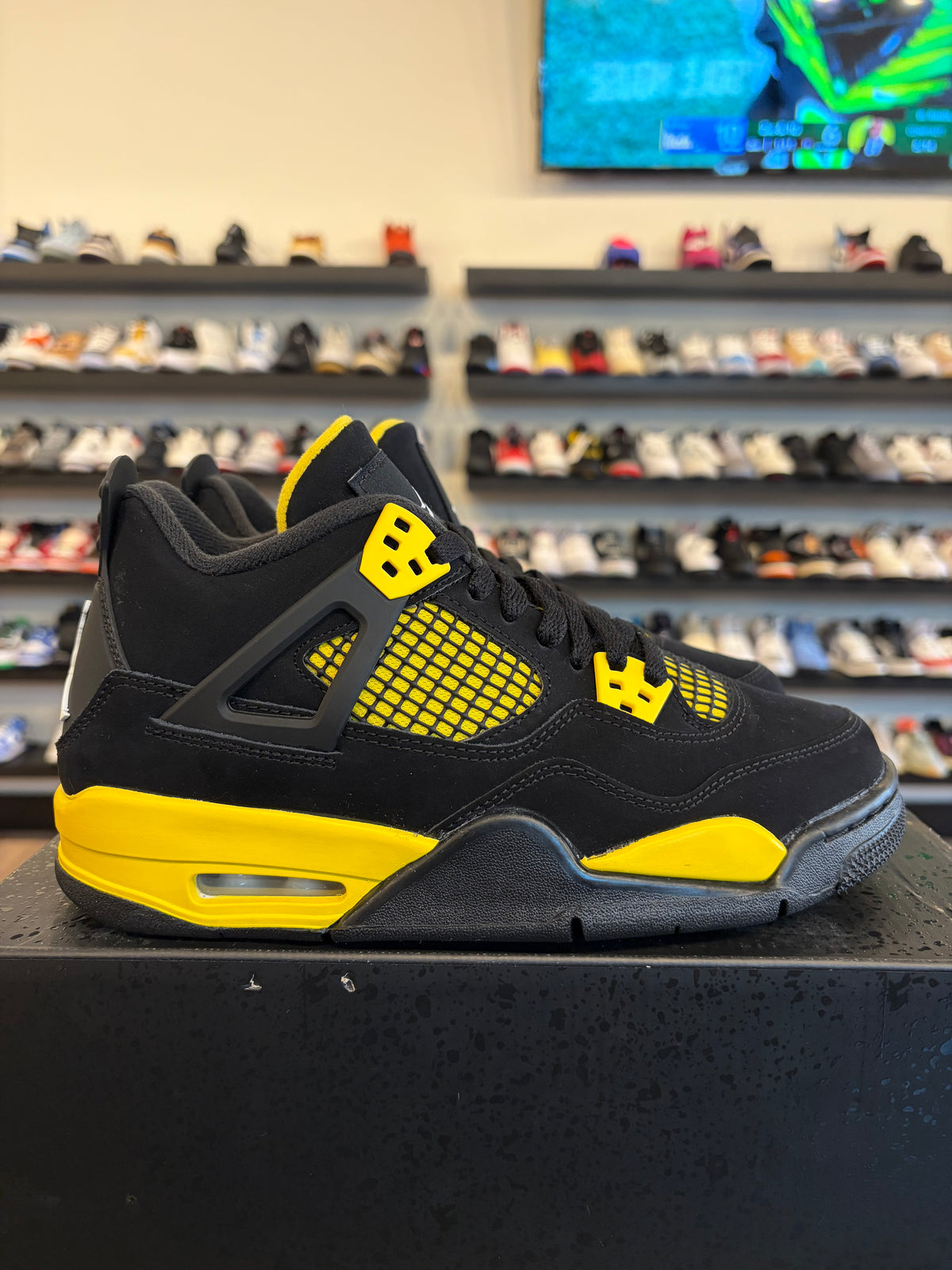 Jordan 4 Yellow Thunder Size 6.5Y (8W) Pre-Owned