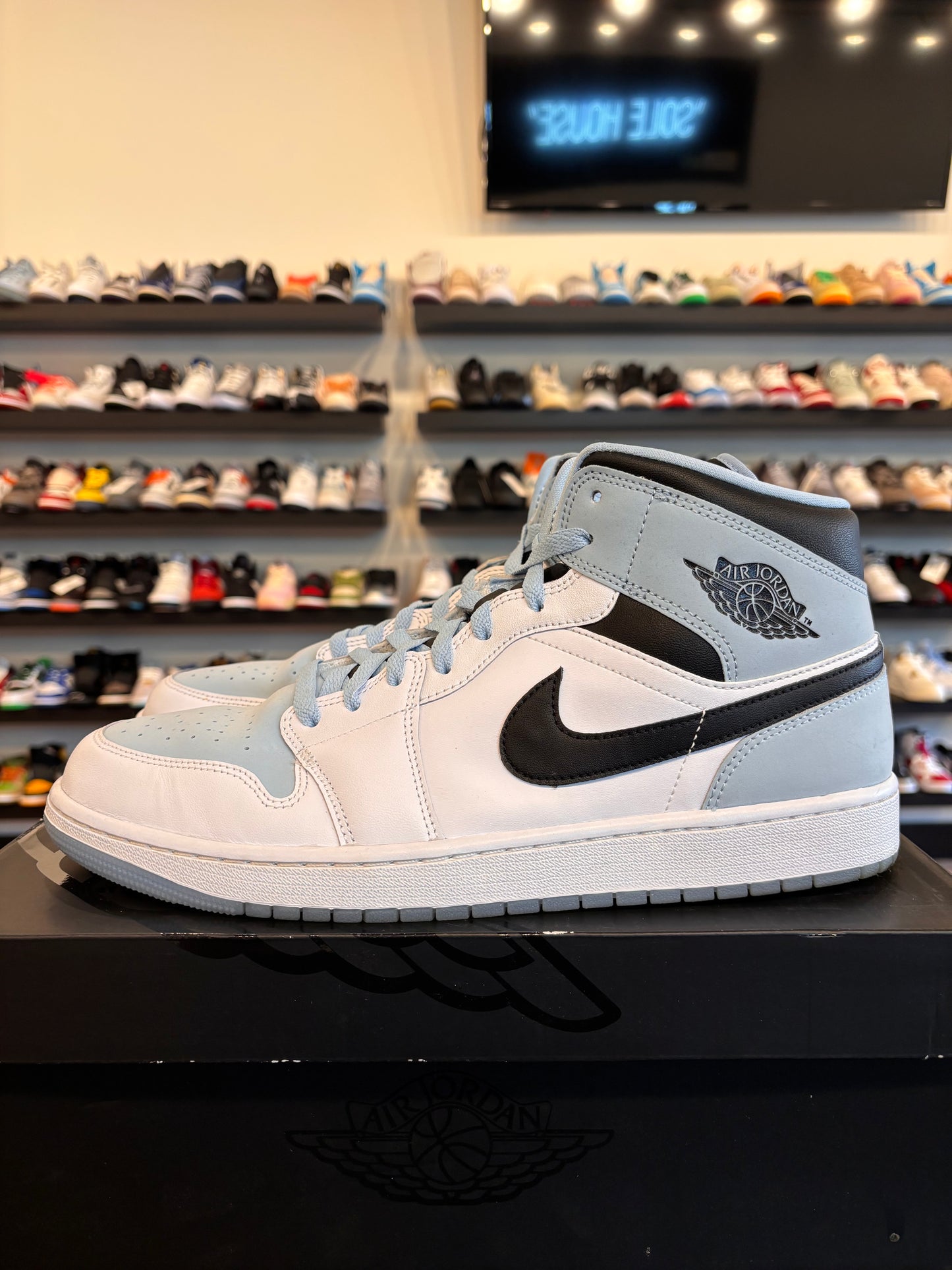 Jordan 1 Mid Ice Blue Size 13 Pre-Owned