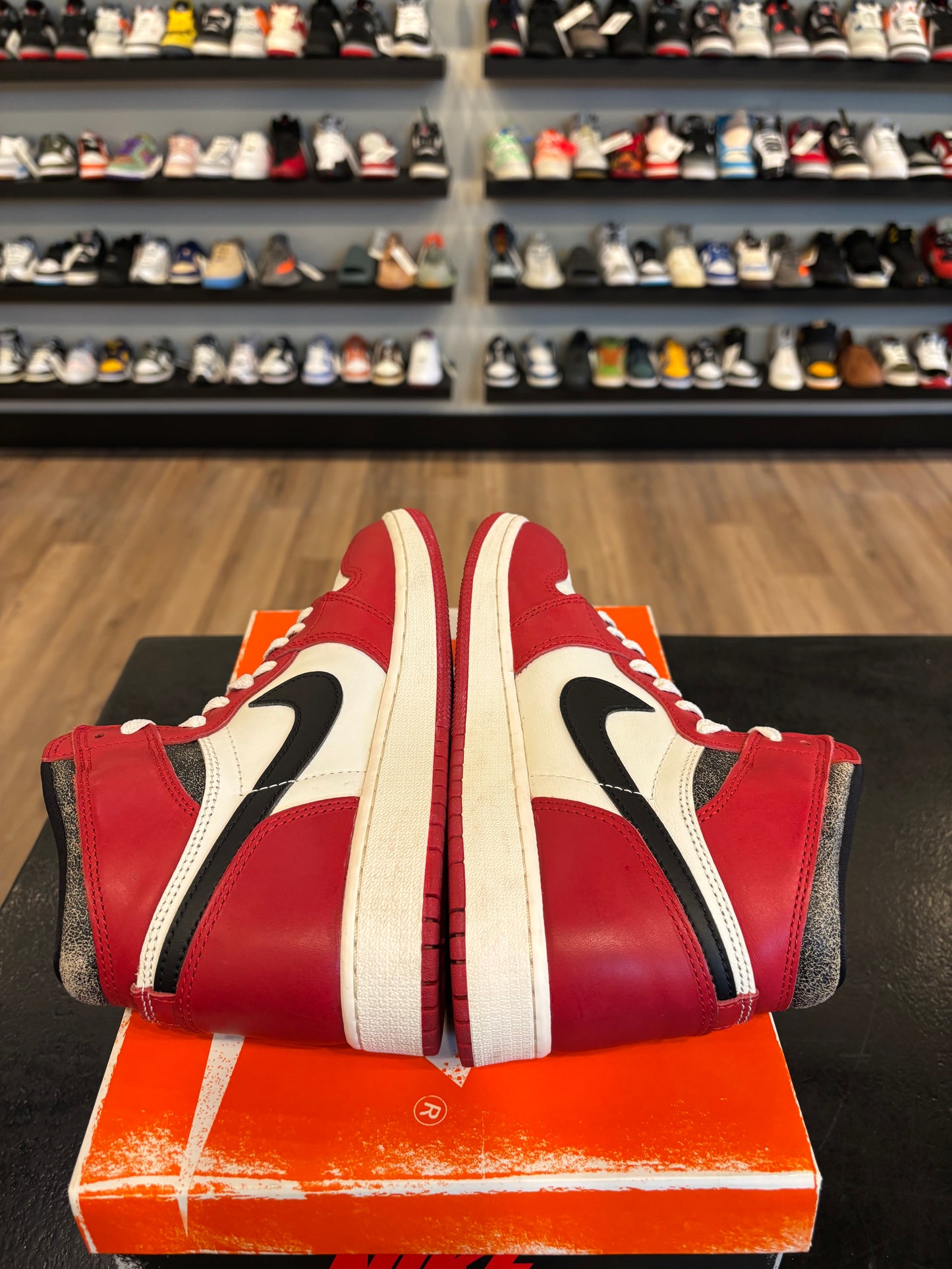Jordan 1 Lost and Found Size 6Y (7.5W) Pre-Owned