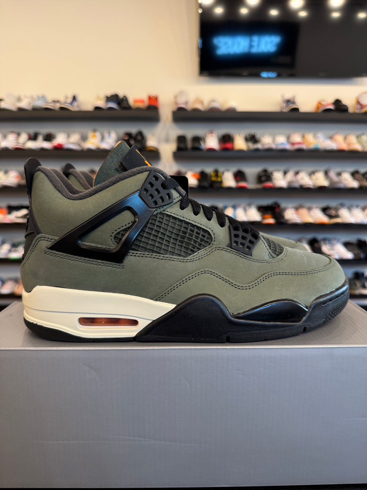 Jordan 4 Undefeated Size 9 Brand New