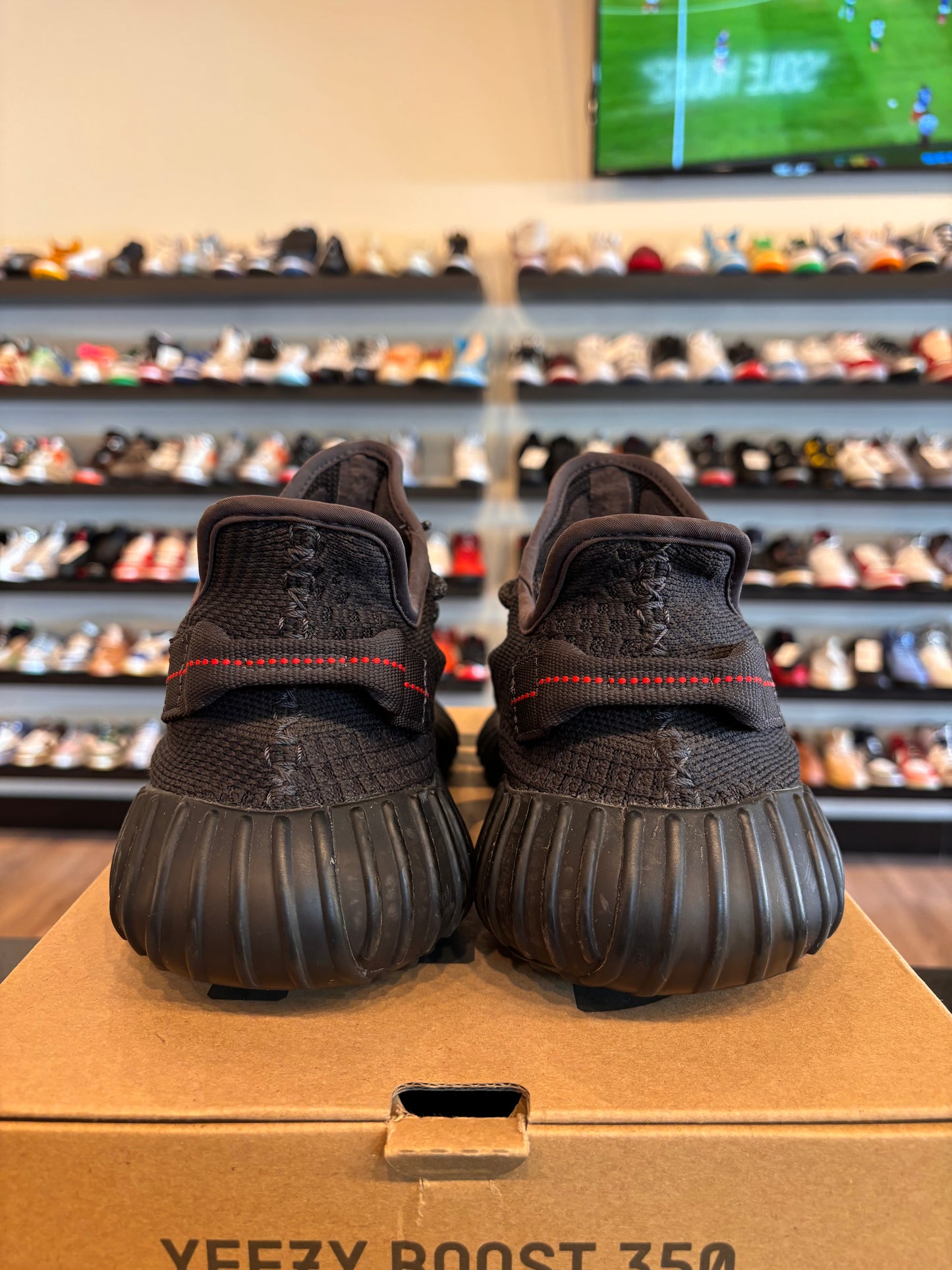 Yeezy 350 V2 Black Static Size 10.5 Pre-Owned