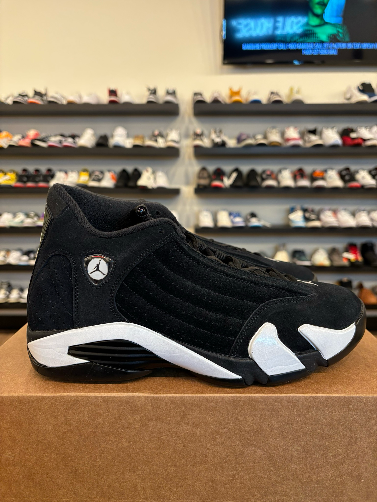 Jordan 14 White Thunder Size 8.5 Pre-Owned