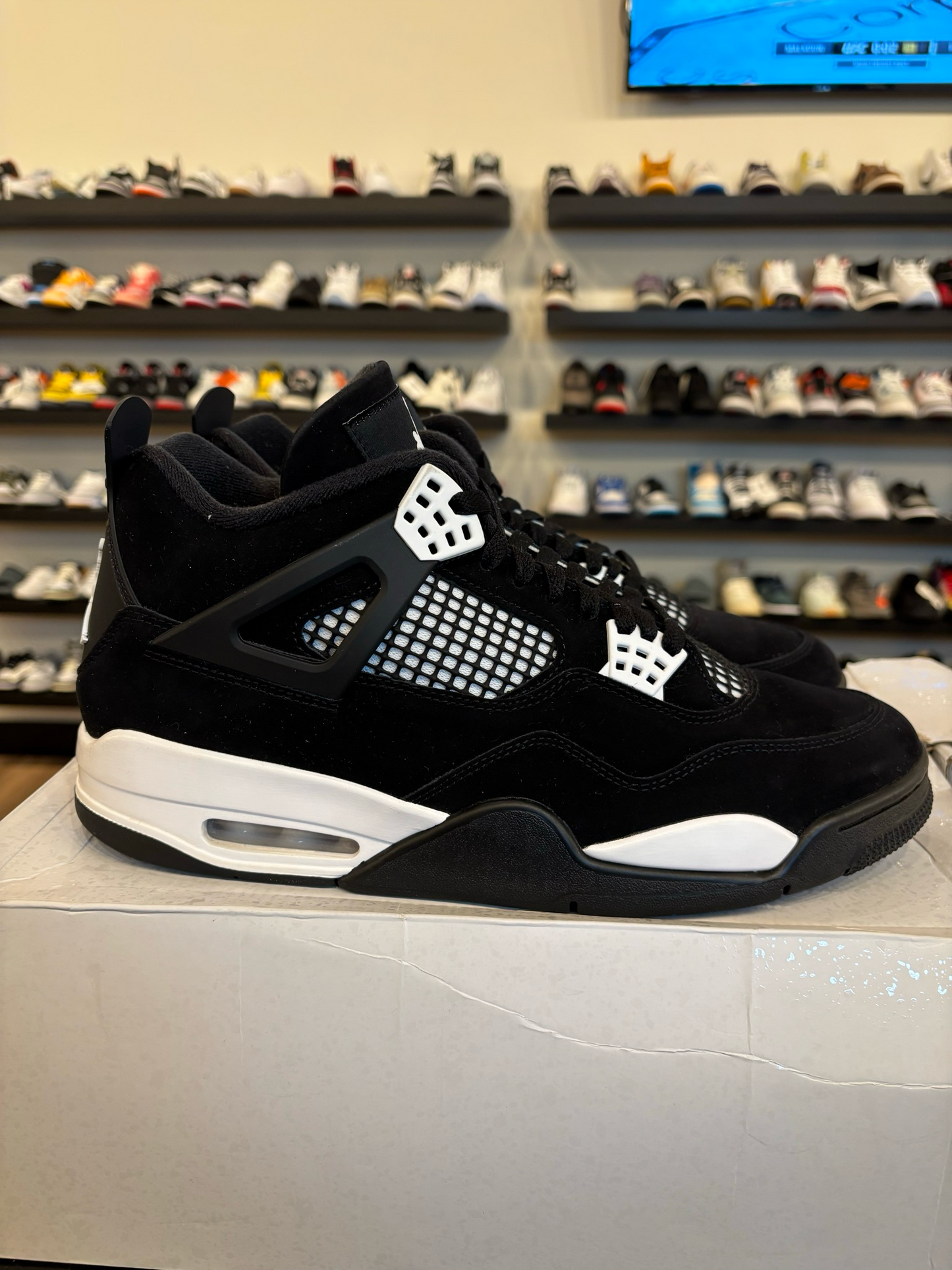 Jordan 4 White Thunder Size 12 Pre-Owned