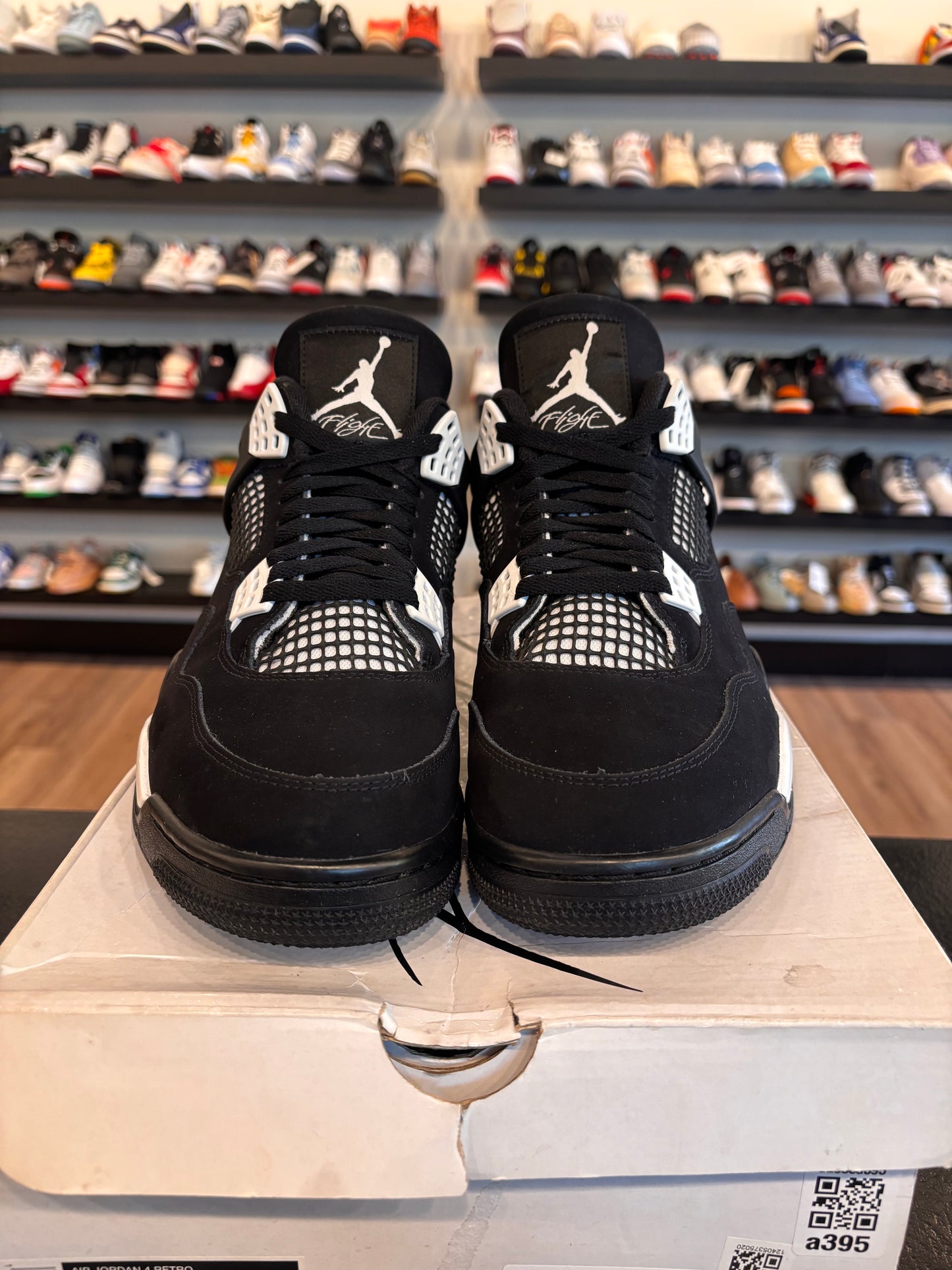 Jordan 4 White Thunder Size 11 Pre-Owned