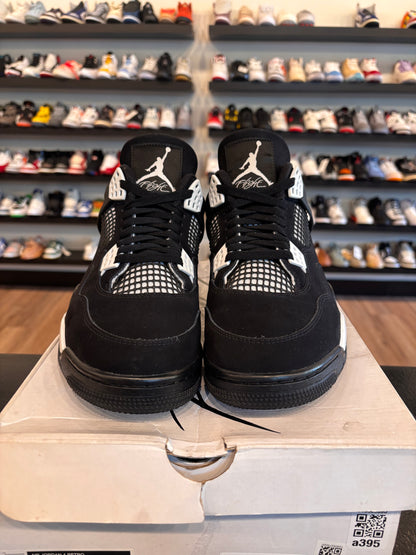 Jordan 4 White Thunder Size 11 Pre-Owned