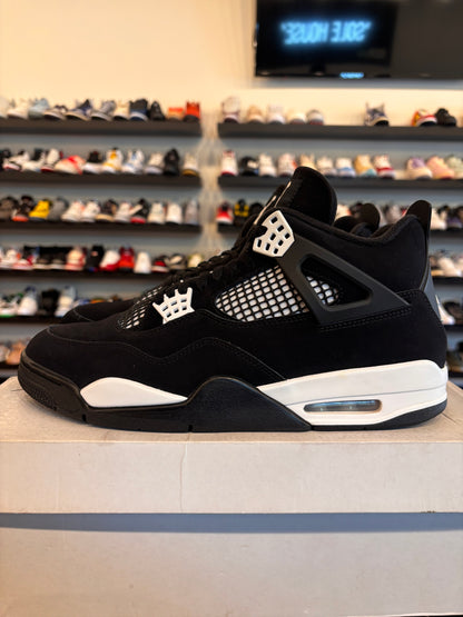 Jordan 4 White Thunder Size 11 Pre-Owned