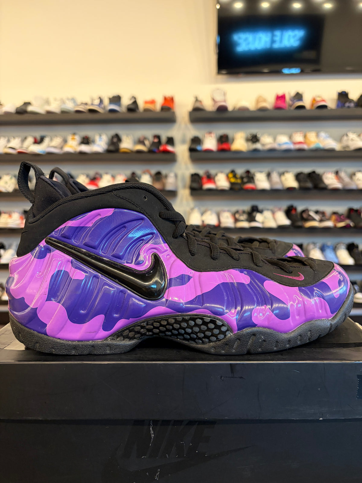 Nike Foamposite Purple Camo Size 11 Pre-Owned