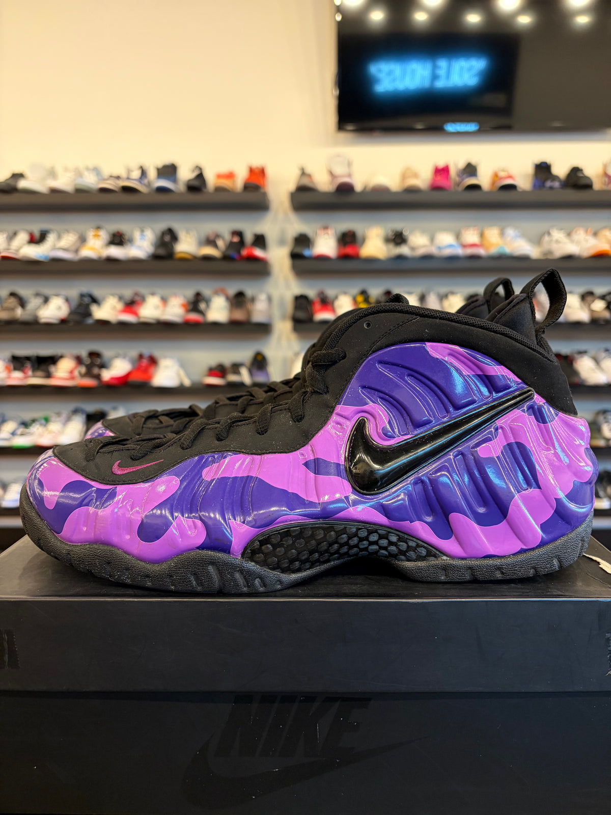 Nike Foamposite Purple Camo Size 11 Pre-Owned