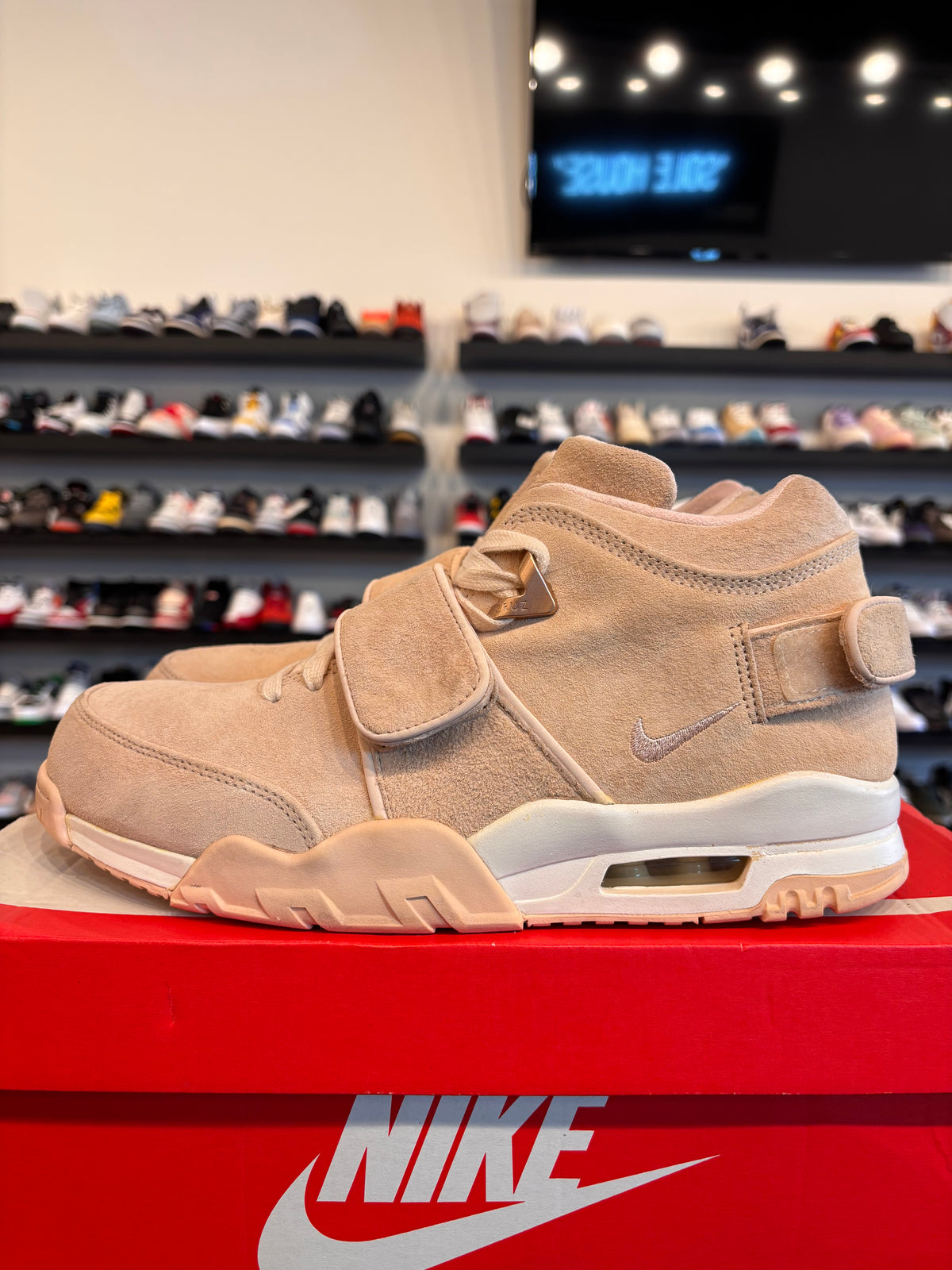 Nike Trainer Victor Cruz Size 10.5 Pre-Owned