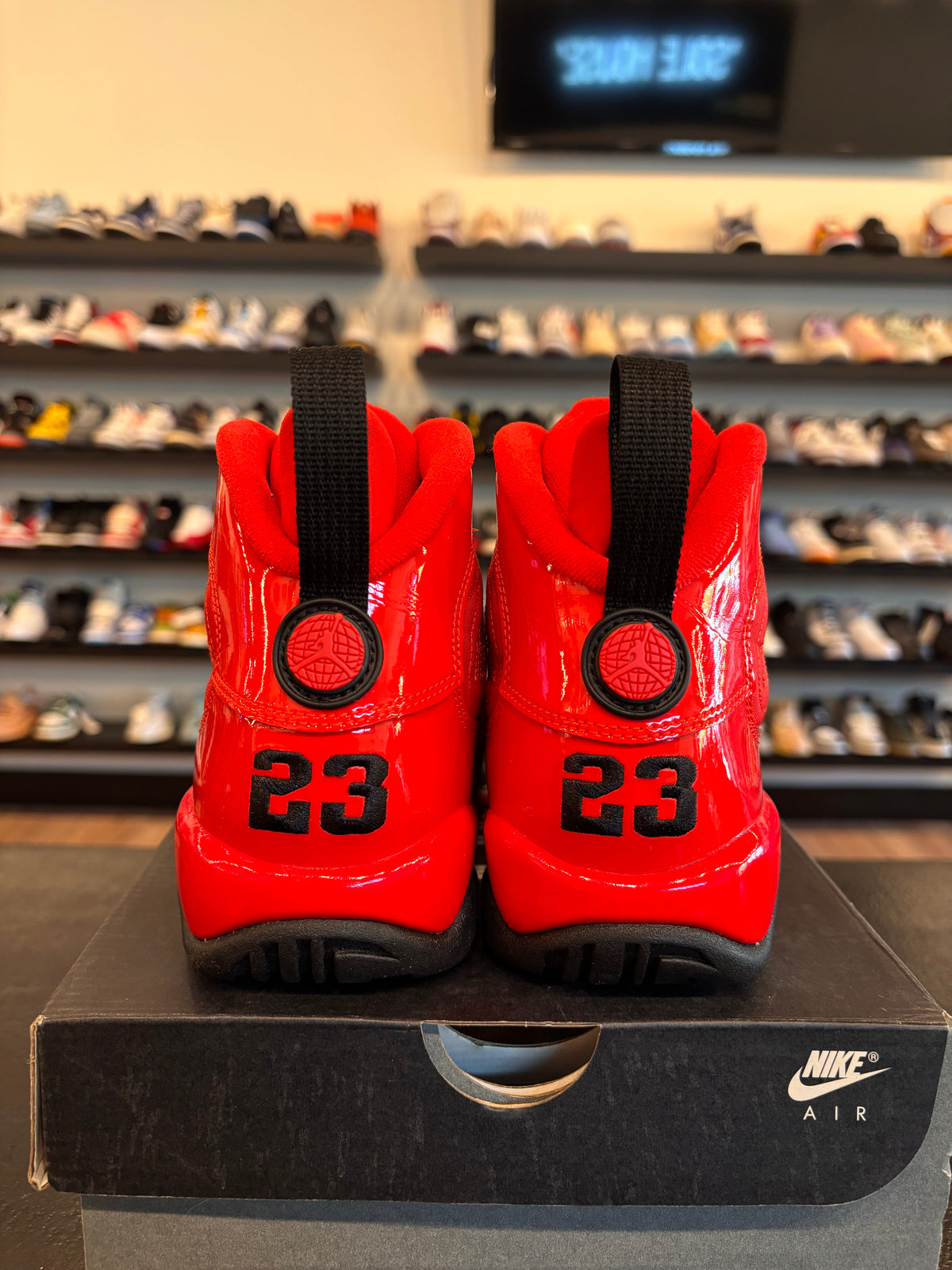 Jordan 9 Chile Red Size 5.5Y (7W) Pre-Owned