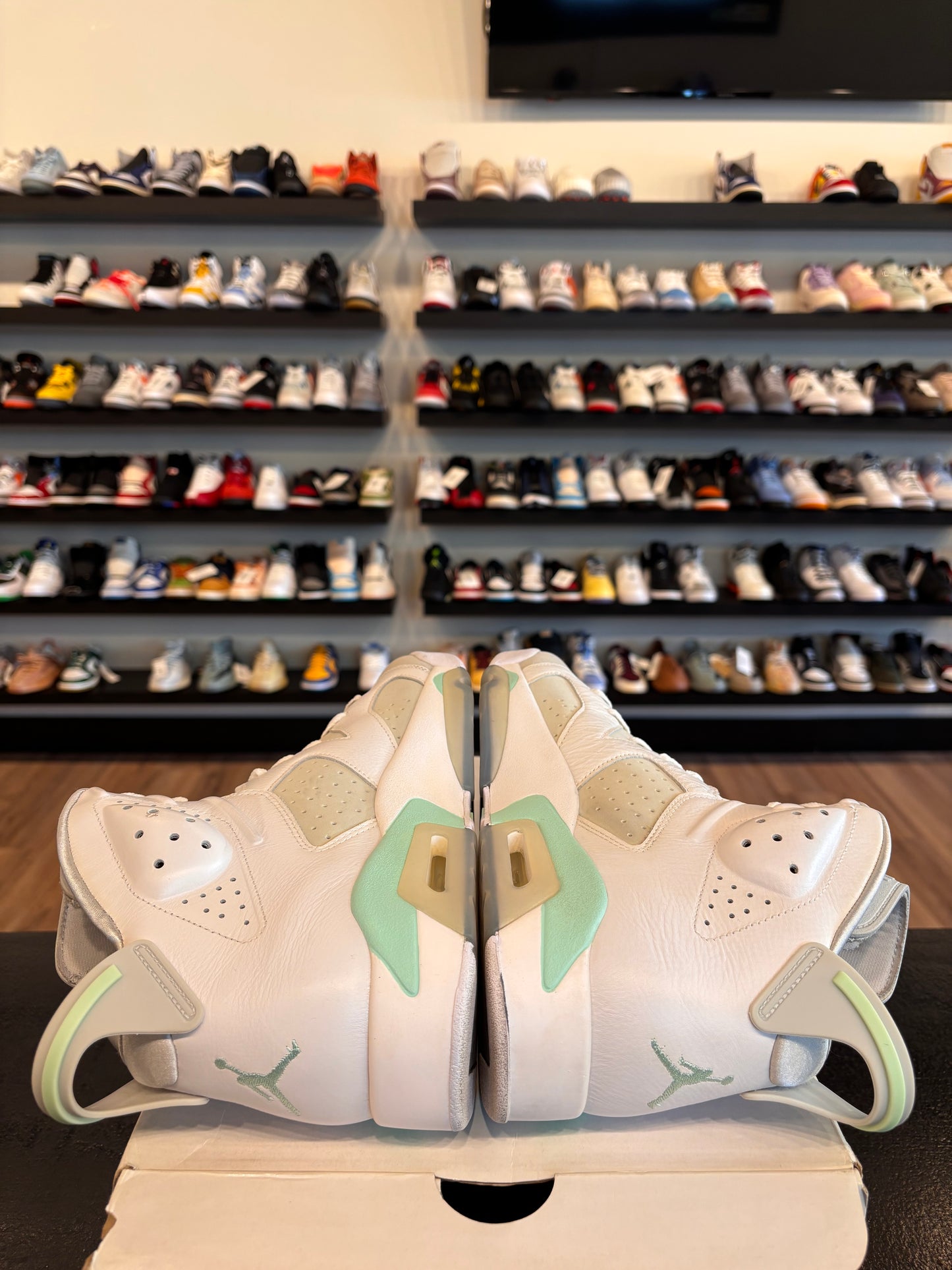 Jordan 6 Mint Size 10.5 (12W) Pre-Owned