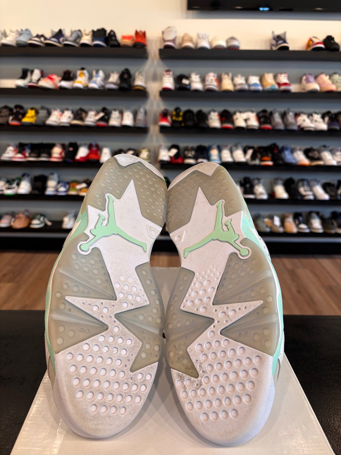 Jordan 6 Mint Size 10.5 (12W) Pre-Owned