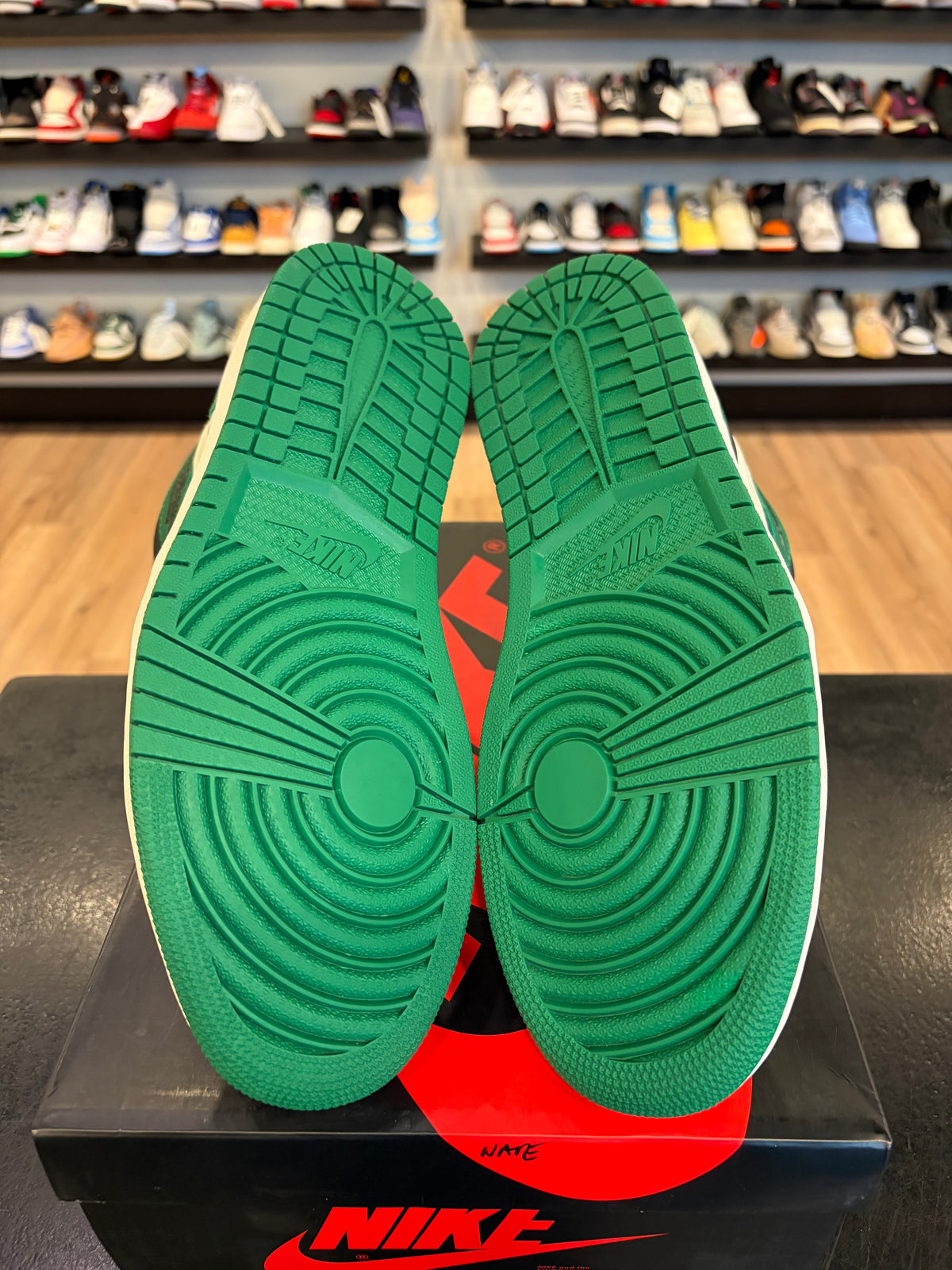 Jordan 1 Pine Green 1.0 Size 10 Pre-Owned