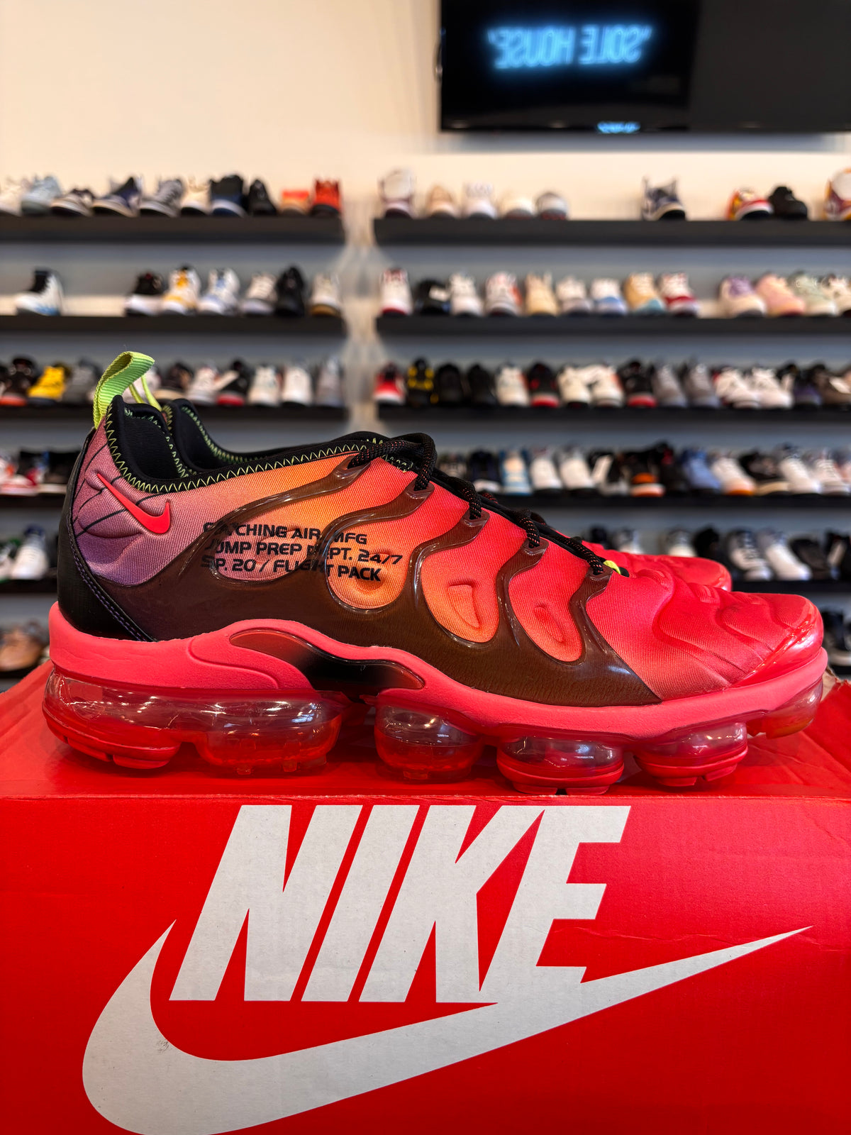 Nike VaporMax Plus Flight Pack Black Pink Size 11 Pre-Owned (No Box)