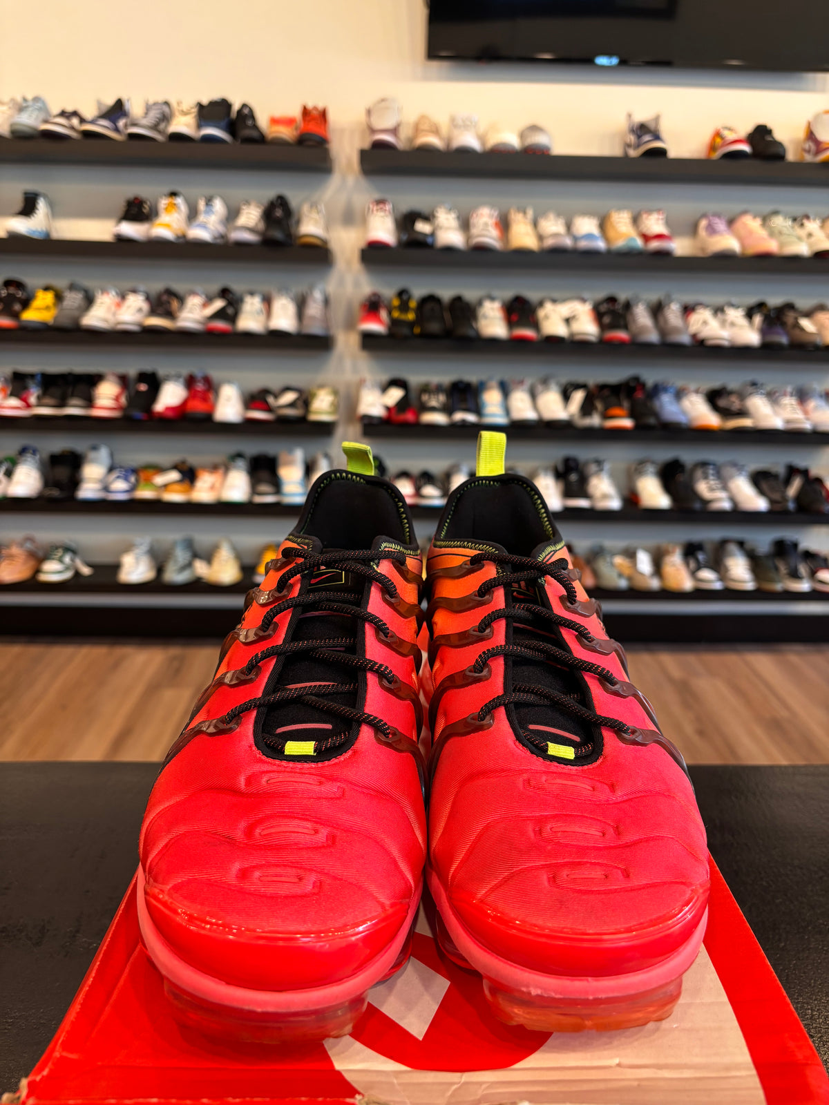 Nike VaporMax Plus Flight Pack Black Pink Size 11 Pre-Owned (No Box)