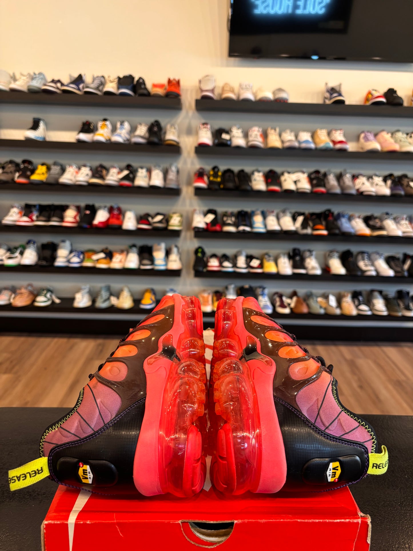 Nike VaporMax Plus Flight Pack Black Pink Size 11 Pre-Owned (No Box)