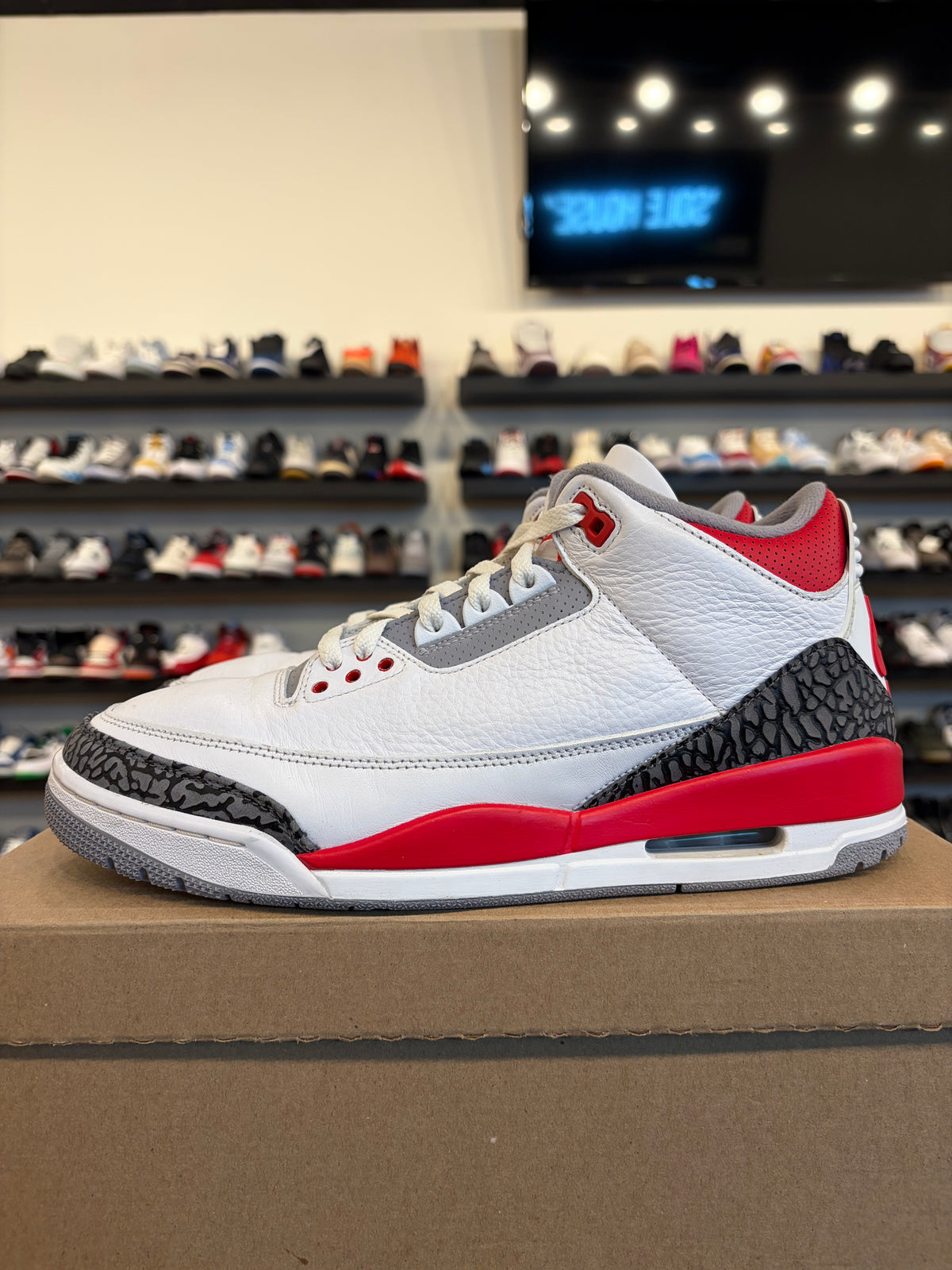 Jordan 3 Fire Red 2022 Size 11 Pre-Owned (No Box)