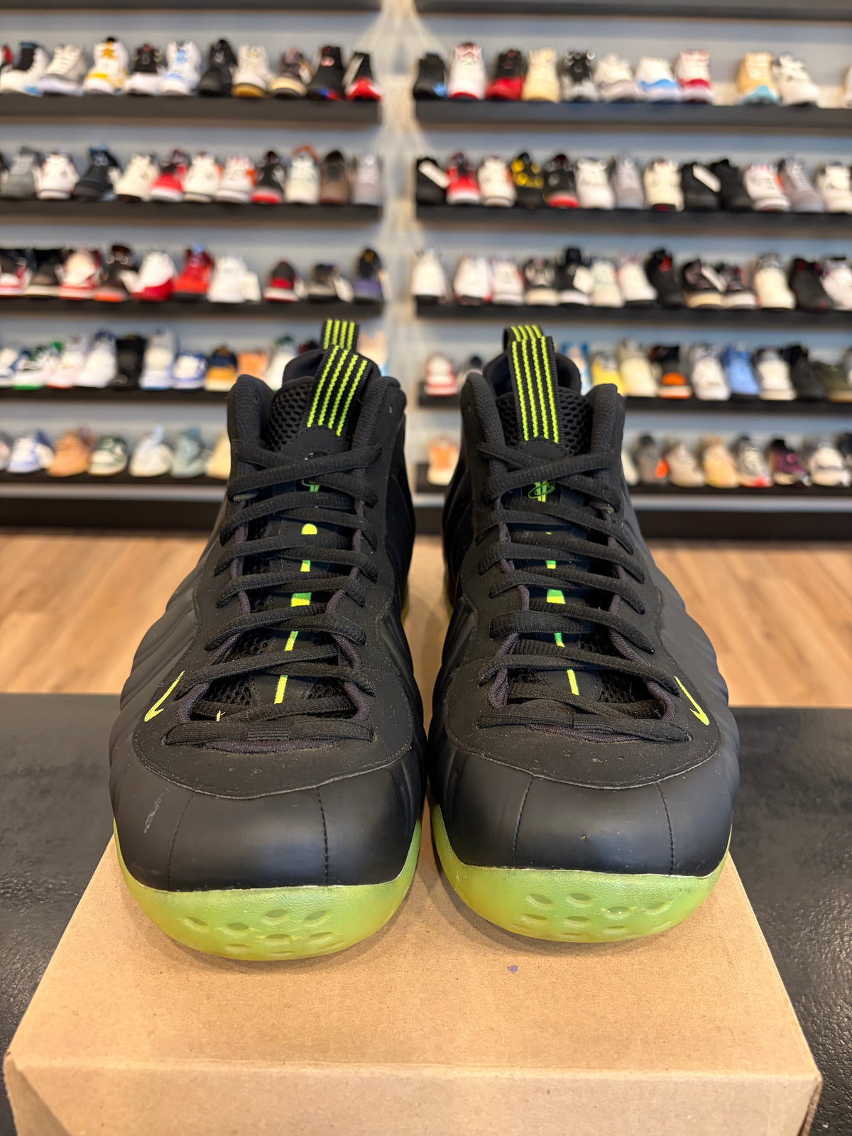 Nike Foamposite Black Volt Size 12 Pre-Owned (No Box)