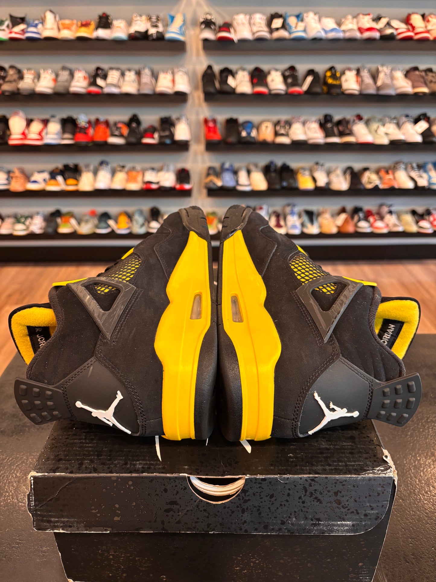 Jordan 4 Yellow Thunder Size 10.5 Pre-Owned