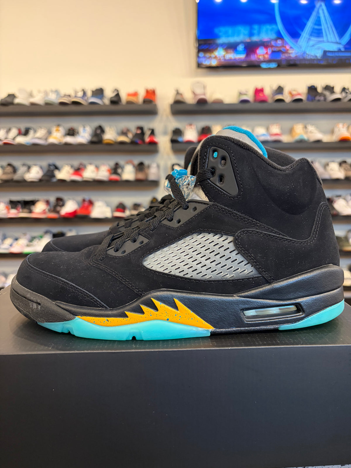 Jordan 5 Aqua Size 10 Pre-Owned