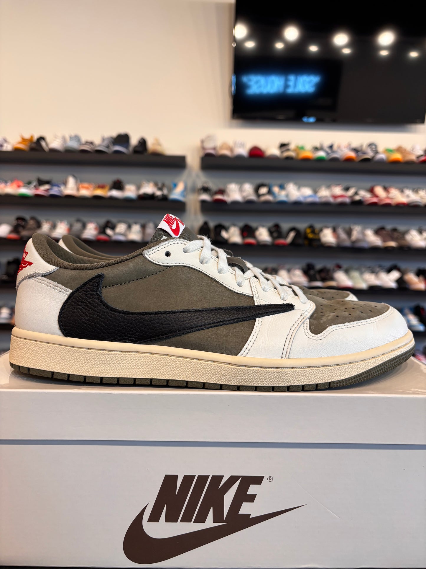 Jordan 1 Low Travis Scott Medium Olive Size 11.5 Pre-Owned