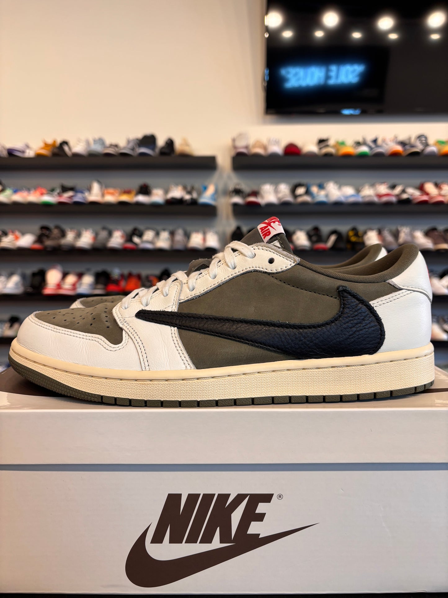 Jordan 1 Low Travis Scott Medium Olive Size 11.5 Pre-Owned