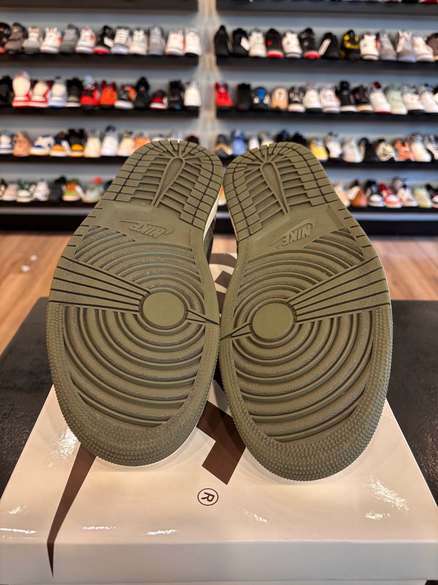 Jordan 1 Low Travis Scott Medium Olive Size 11.5 Pre-Owned